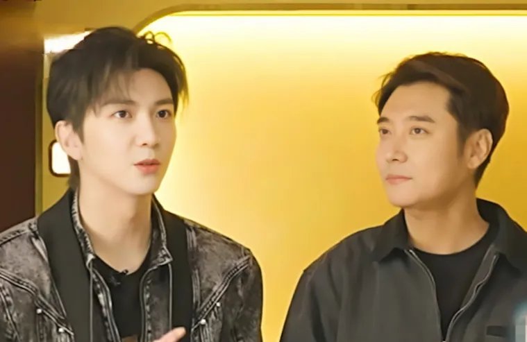 张镐濂在采访里说,他第一次见到张丹峰就叫他爸爸,从来没犹豫过