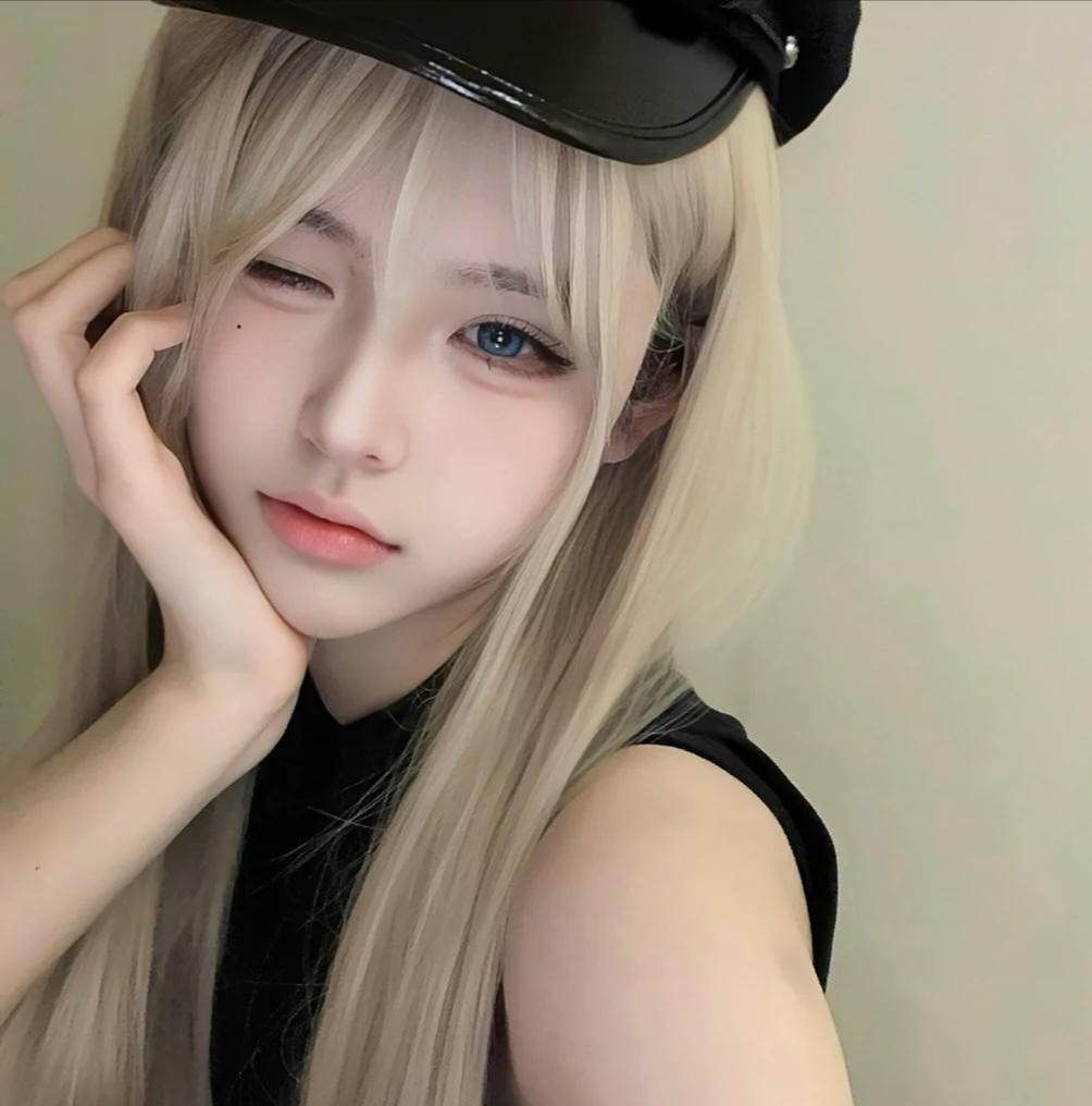 那位小姐姐 还没有点拽呢 酷酷的女生才惹人爱 哦?