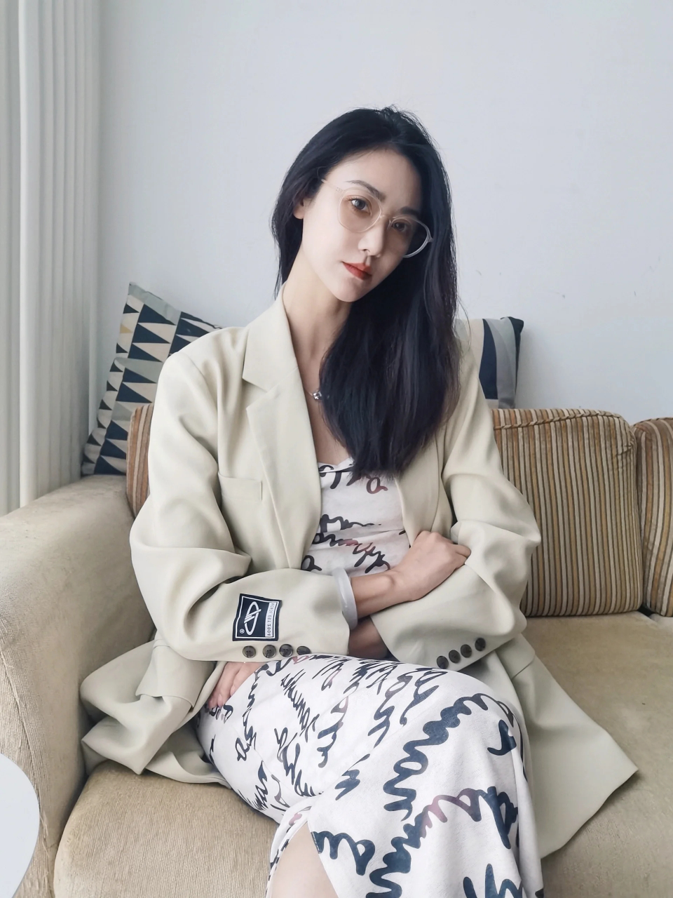 好喜欢自己的眼镜,马上变成女知识分子了