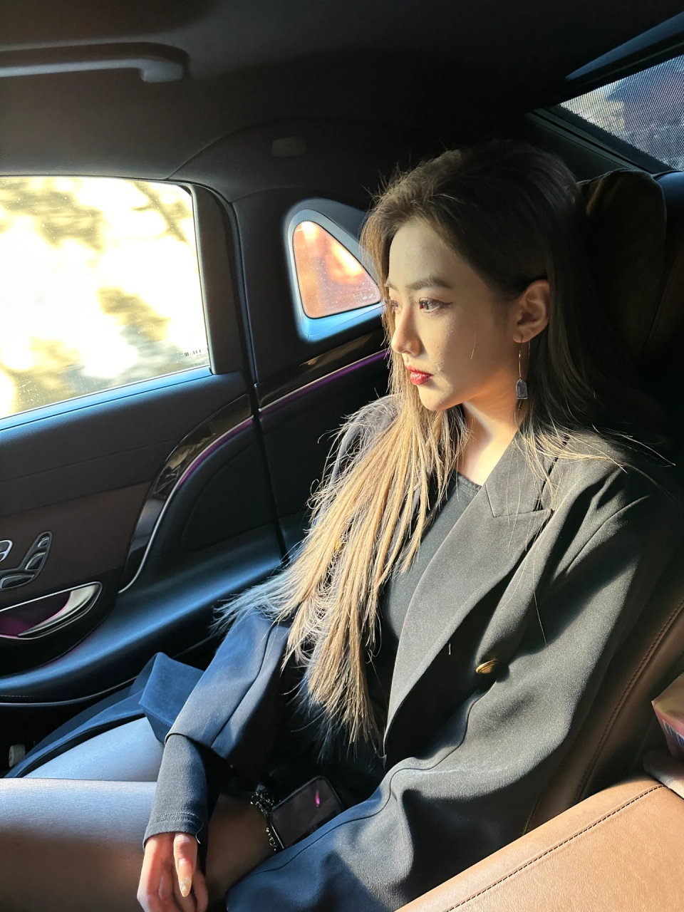 豪车就该配美女!