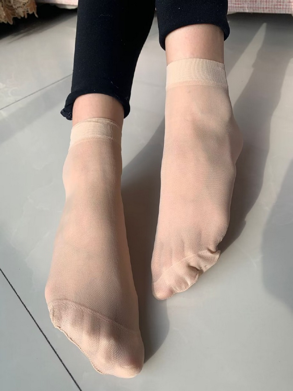 这种脚尖加固的短丝袜,已经不再适合年轻人了