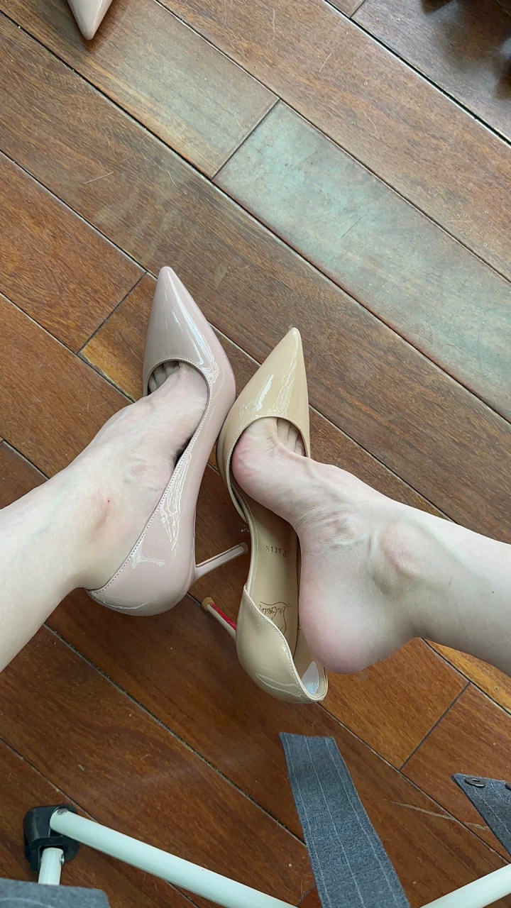 这高跟鞋还真的是高足弓的人穿比较合适