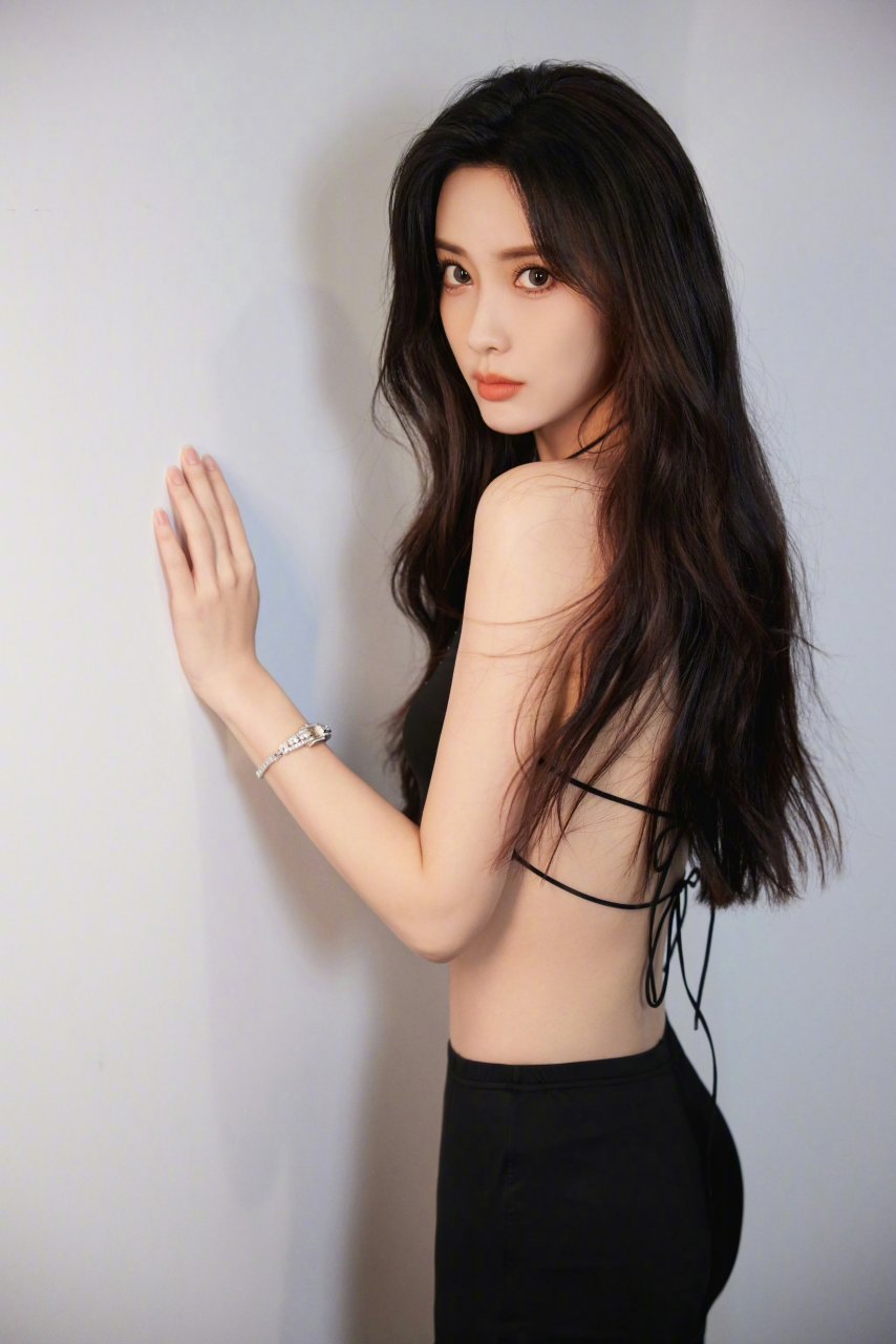 高冷炫酷的孟子义,身材真不错