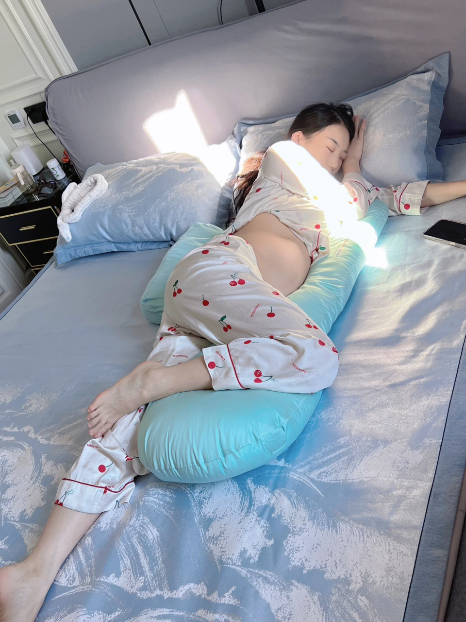 适合孕妇的睡觉姿势