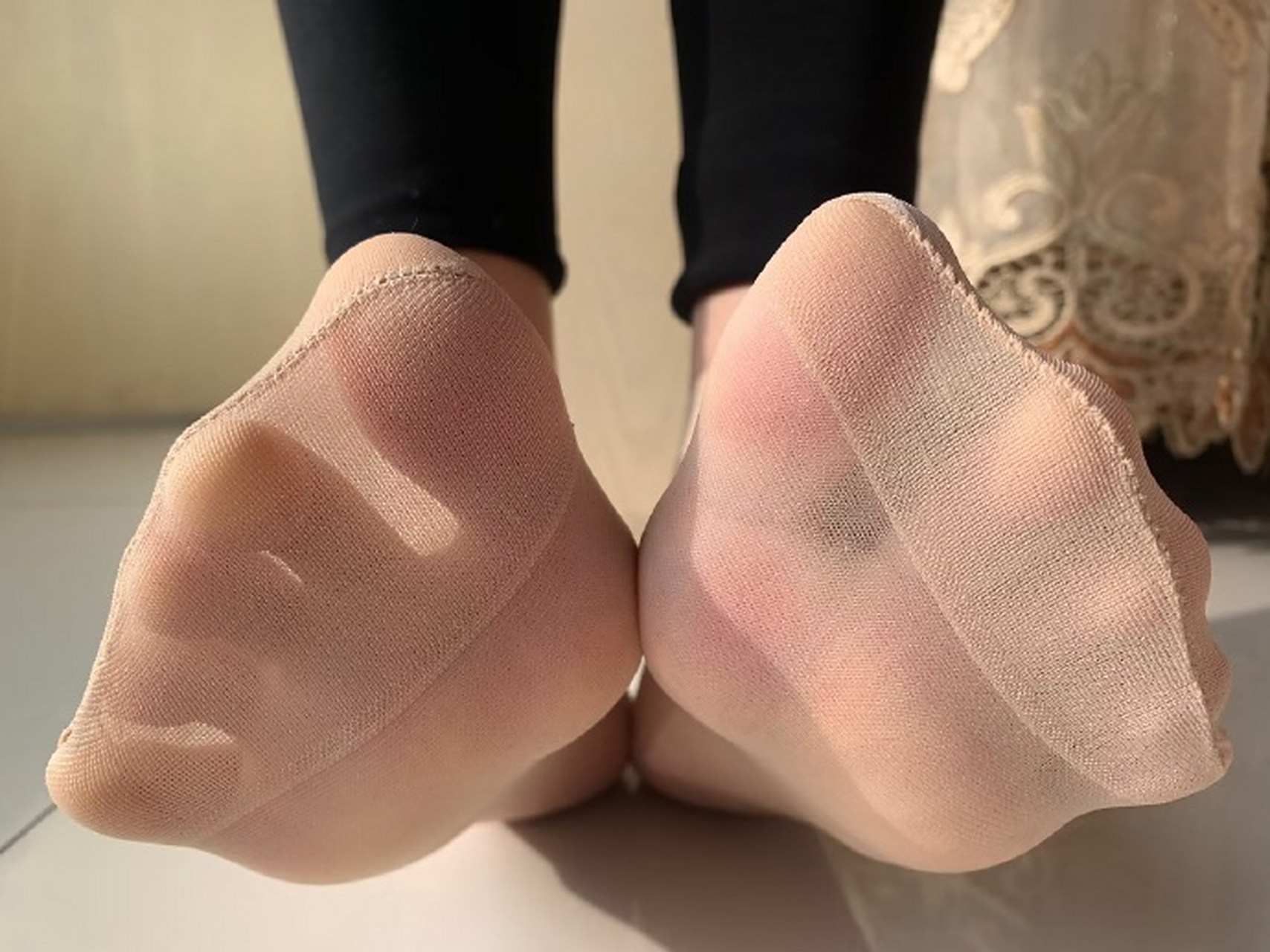 这种脚尖加固的短丝袜,已经不再适合年轻人了