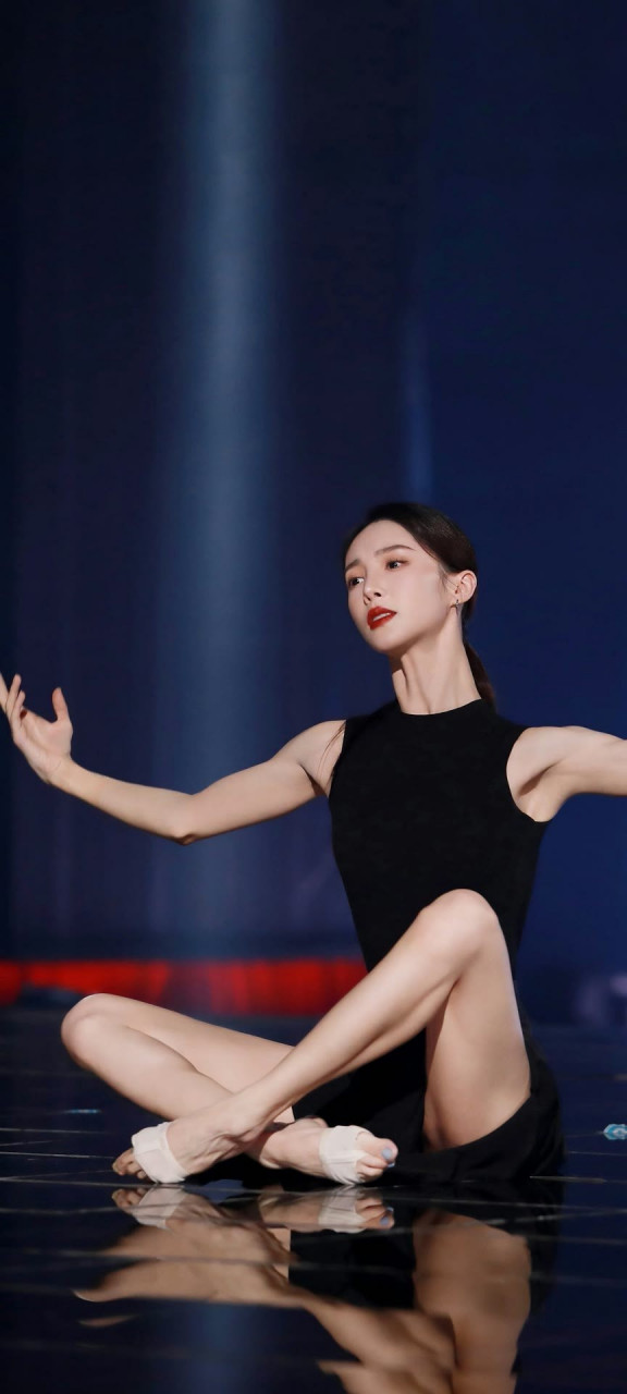 金晨舞蹈太投入了,脚趾都变形了