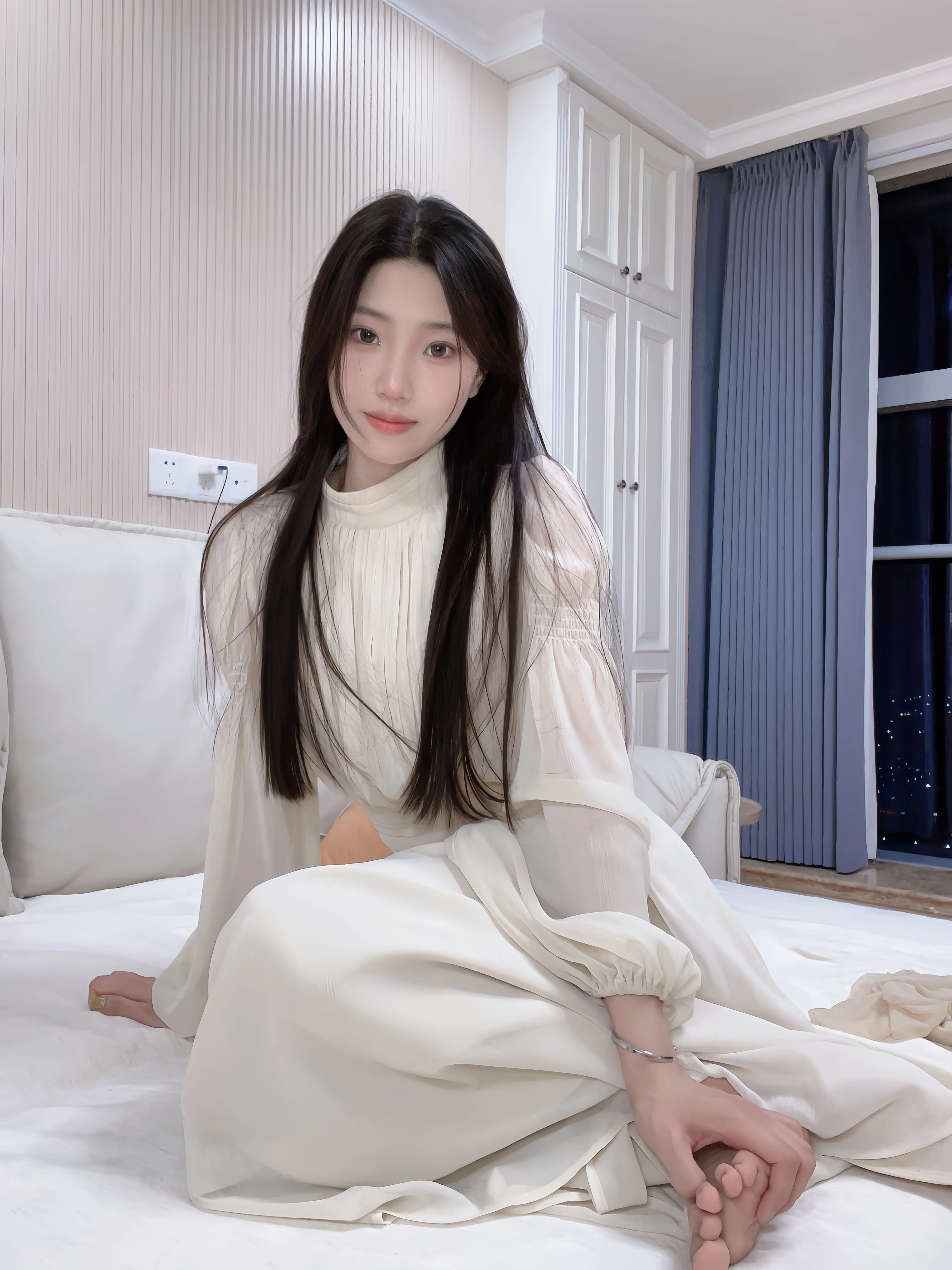 今天我是清纯动人的白裙美少女