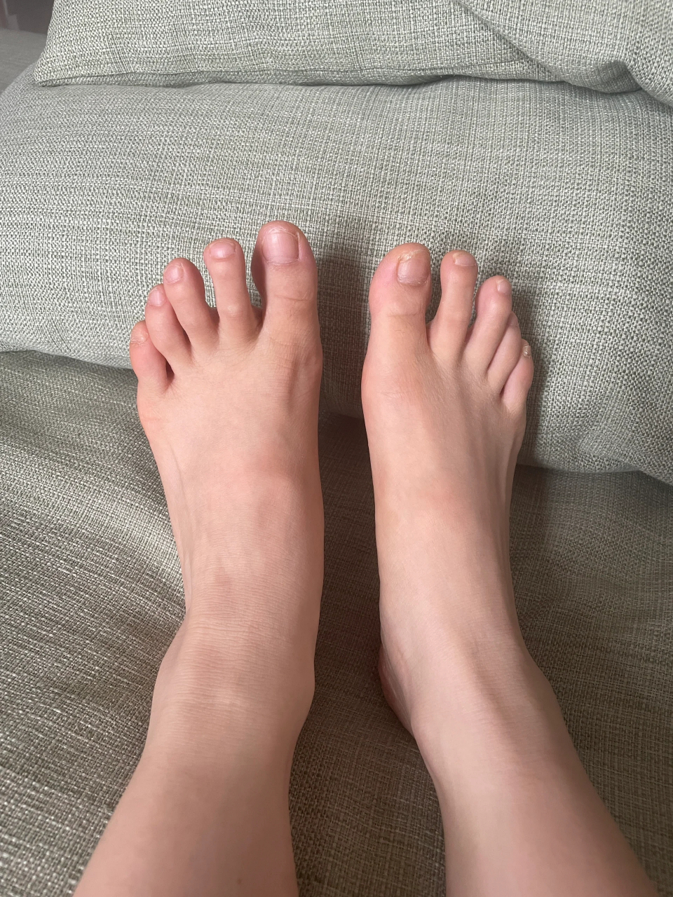 闺蜜的臭脚丫子,居然也想和我比美?