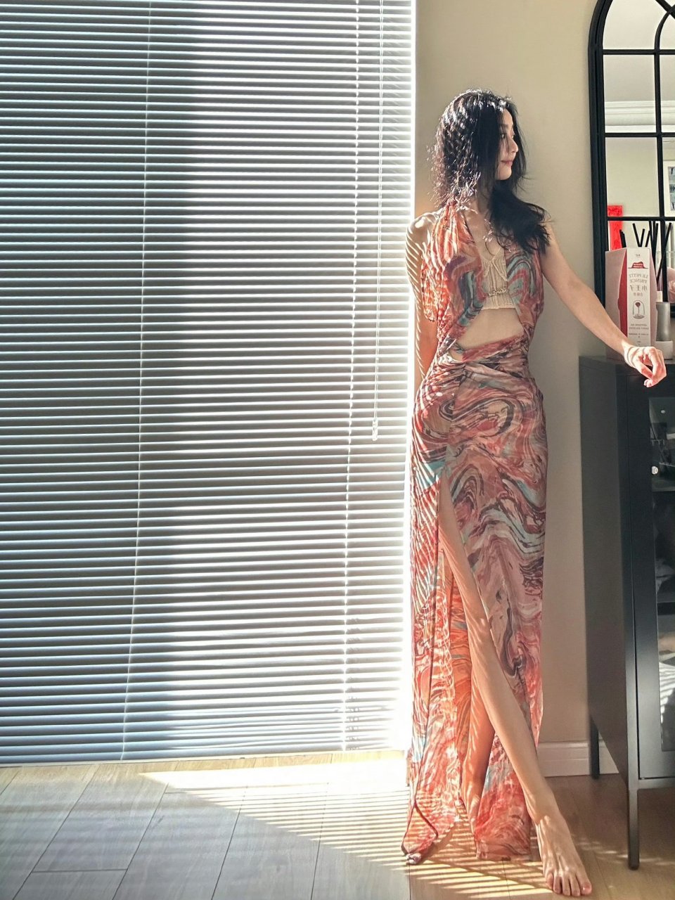 戚砚笛人美大气,脚丫也很漂亮