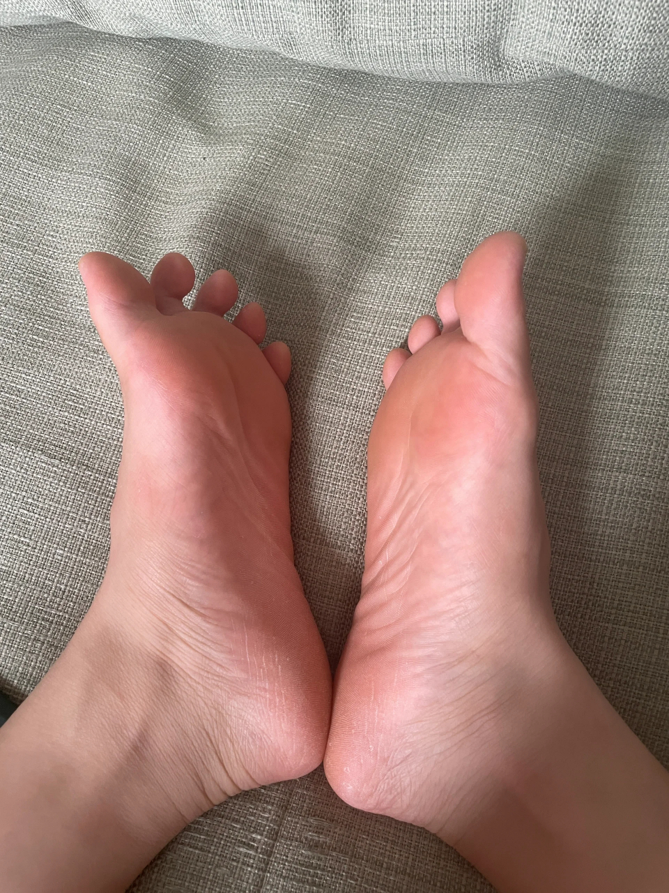 闺蜜的臭脚丫子,居然也想和我比美?