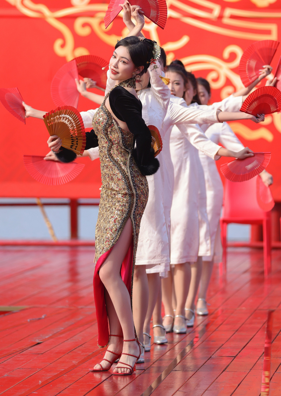 许佳琪,旗袍热舞