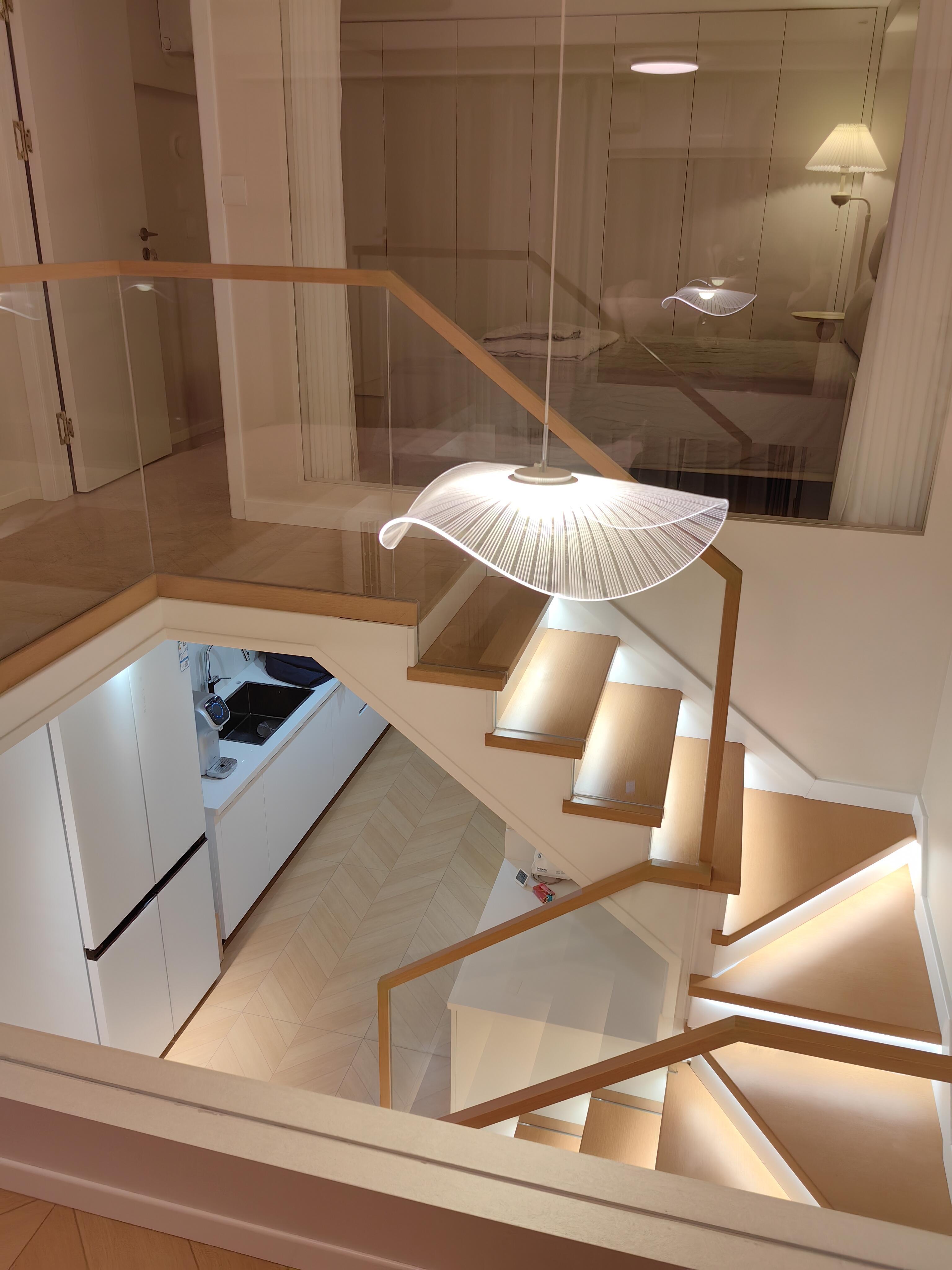 精装复式现38万甩卖 户型:标准套二户型 位置:迎晖路地铁站 房子是