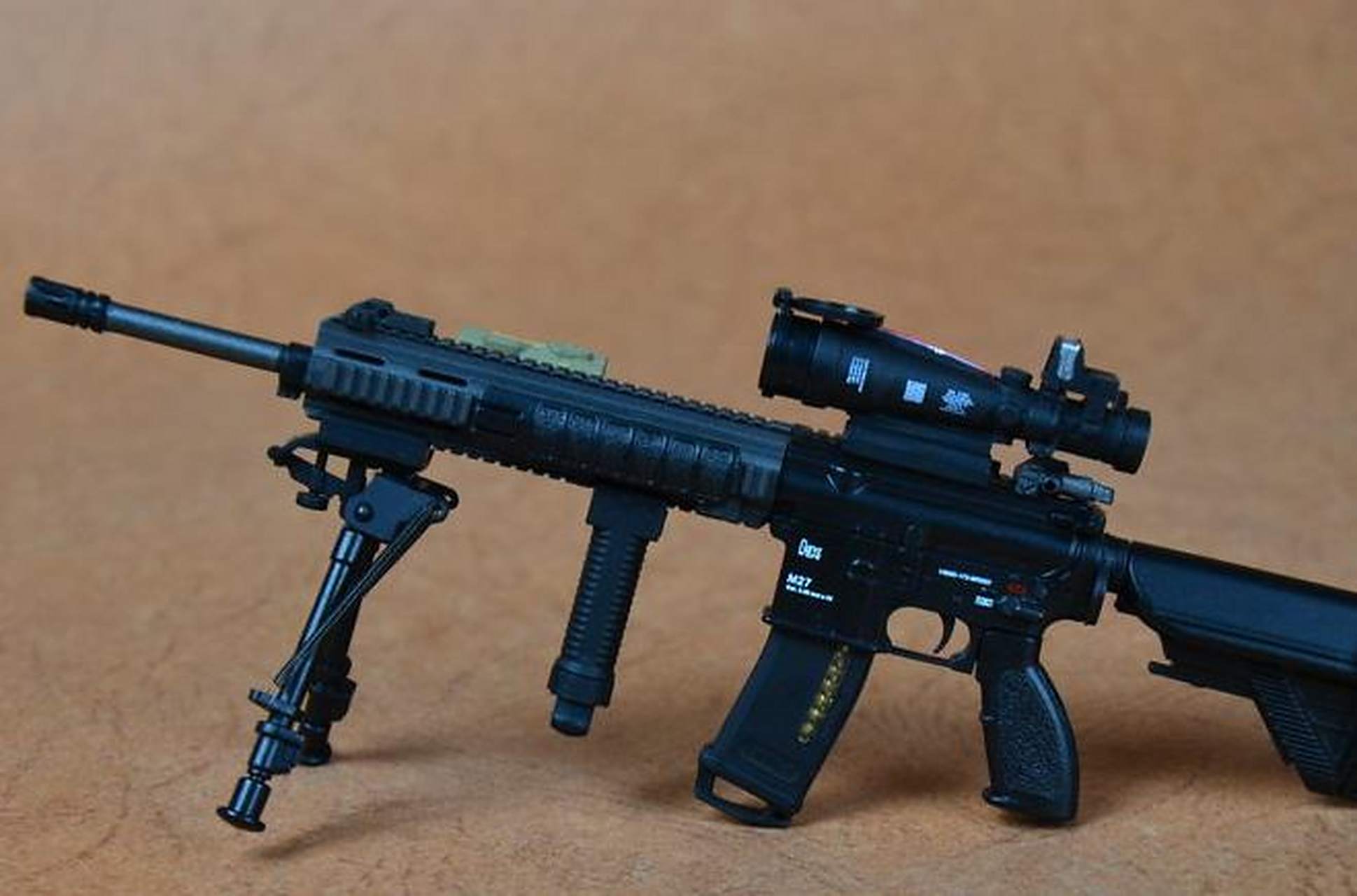 m27 iar自动步枪,hk公司在2009年为美国海军陆战队专门设计,相比于