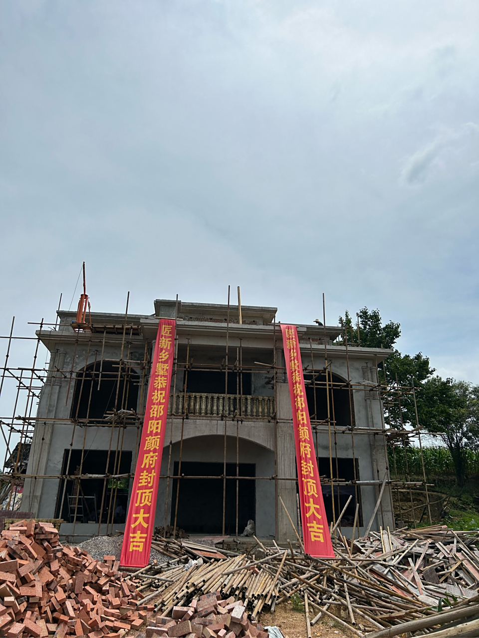 邵阳邵东三层欧式别墅封顶大吉