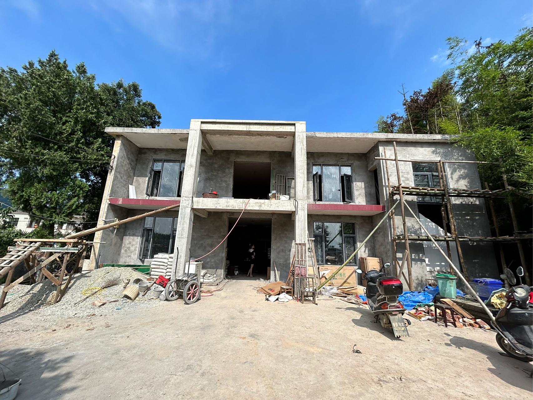 湖南湘潭韶山99年小姐姐回农村老家给父母翻建老房子