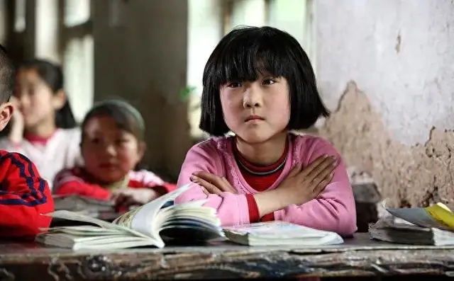 01年吉林13岁少女被邻居侵犯,向外公求救后,厄运却