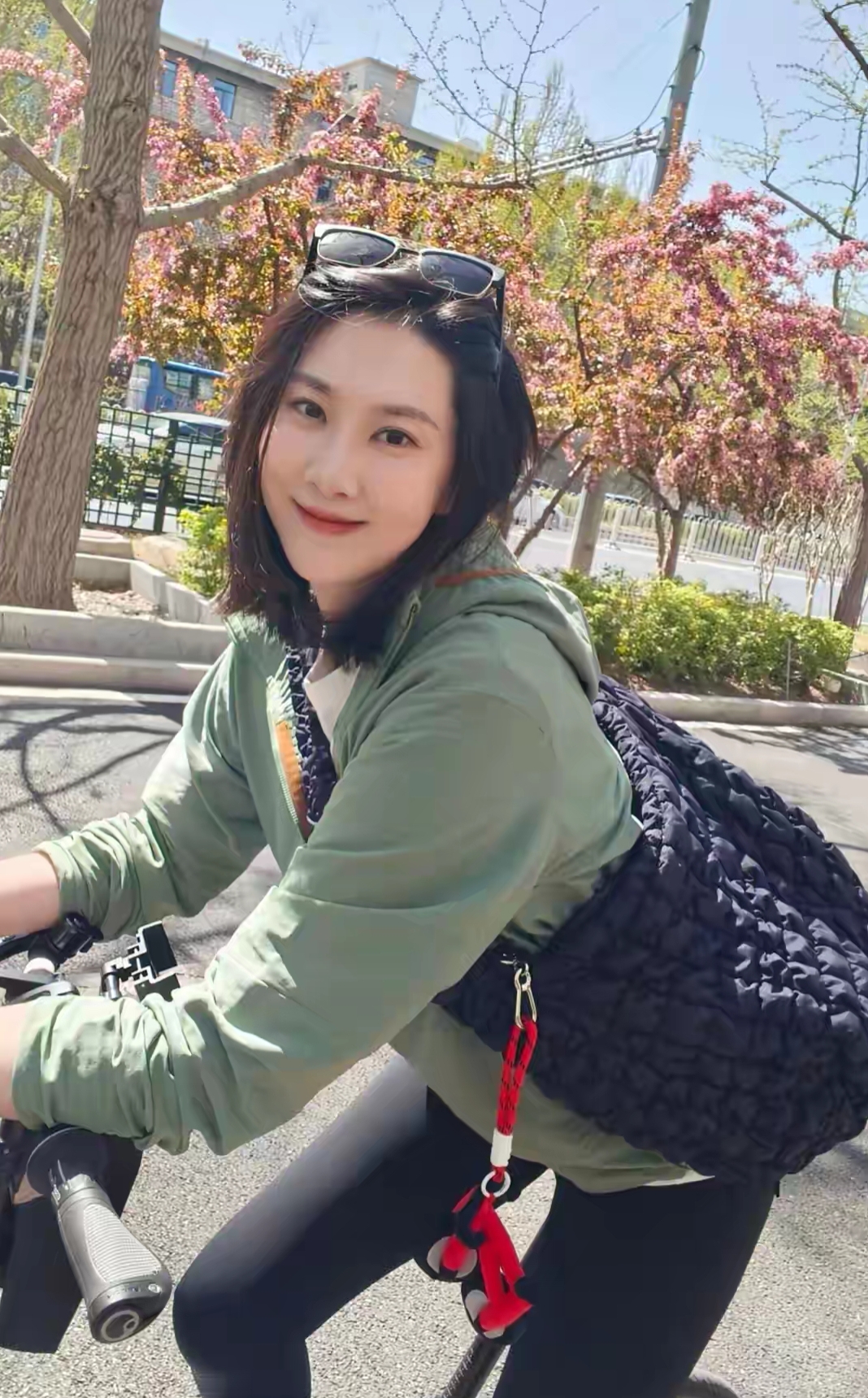 37岁单身且貌美如花,生活滋润