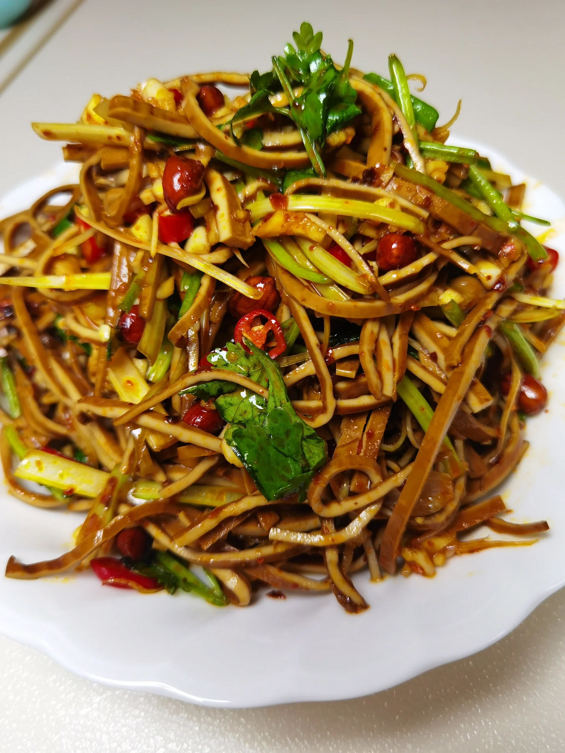 凉拌豆腐干丝～好吃简单,闷热的夏季不想炒菜就做它吧!