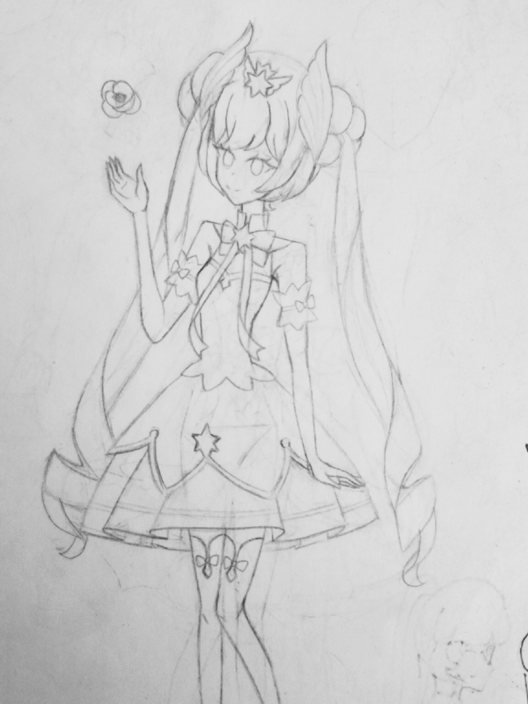 翻开画本一看以前的随便画的了有点难看,还有一个是小花仙秋季篇小爱