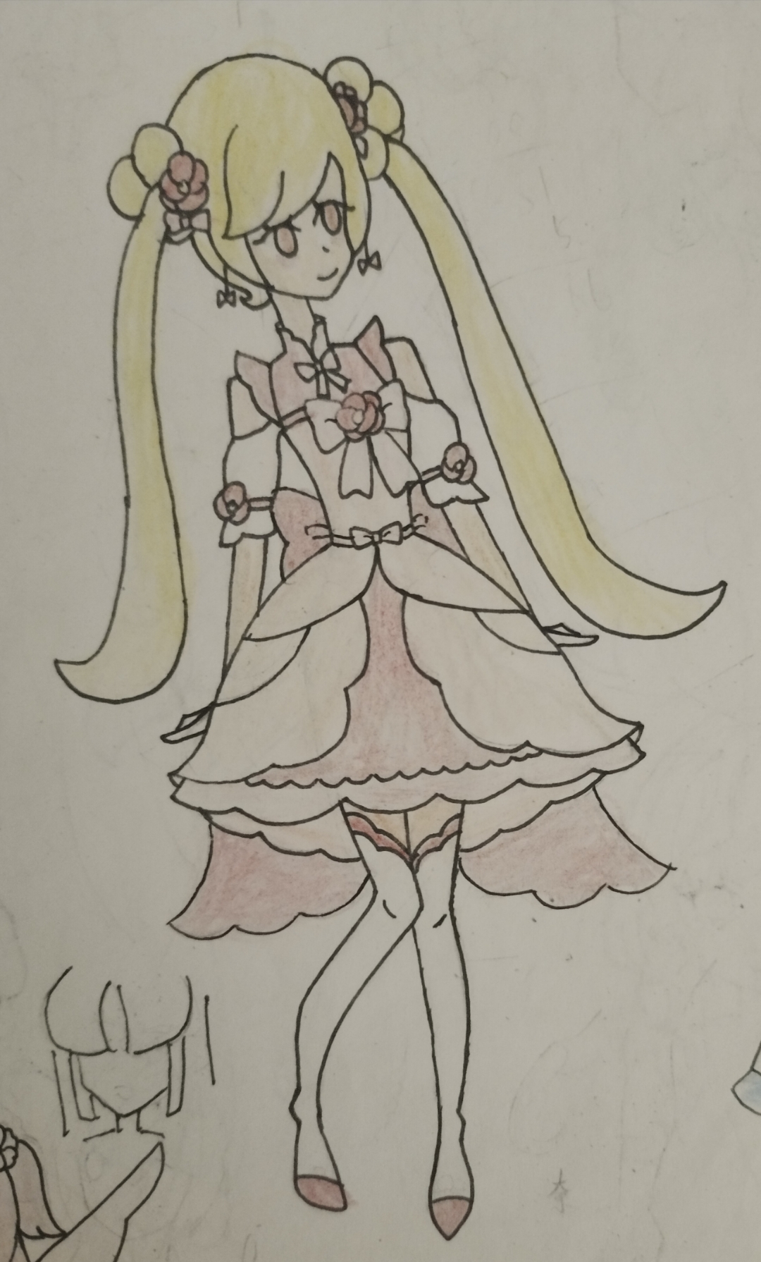 翻开画本一看以前的随便画的了有点难看,还有一个是小花仙秋季篇小爱