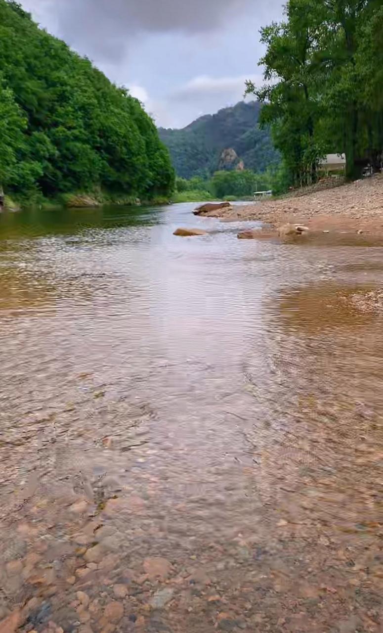 小河淌水照片图片