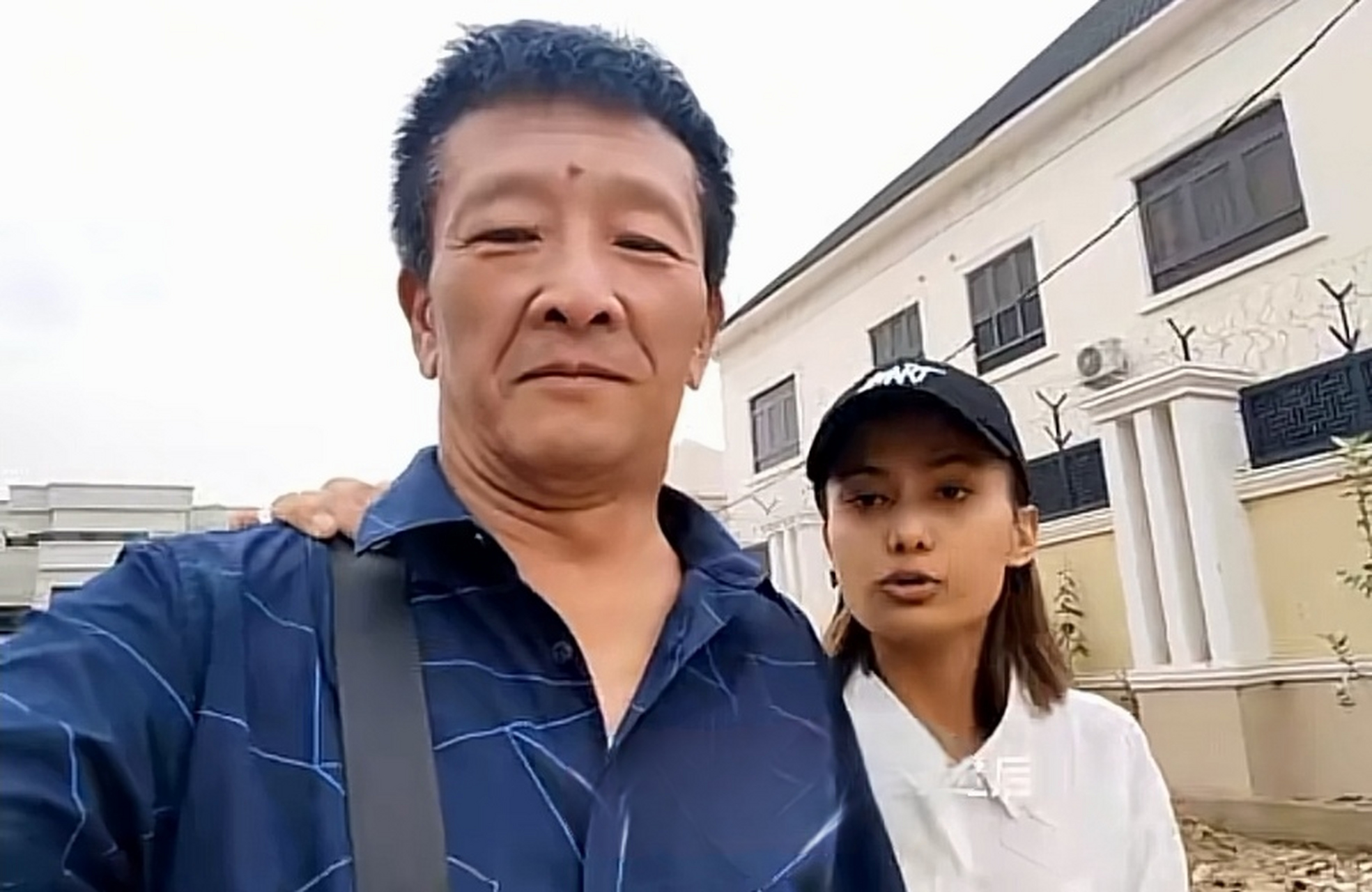 57岁王俊秀独闯非洲二十年 娶少36岁尼泊尔女终有归宿       2023年3