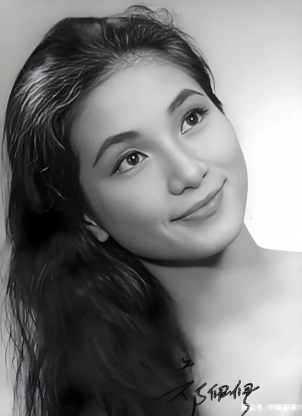 郑佩佩为了给丈夫生个儿子,怀孕八次生下了四个孩子,最后一个是儿子才