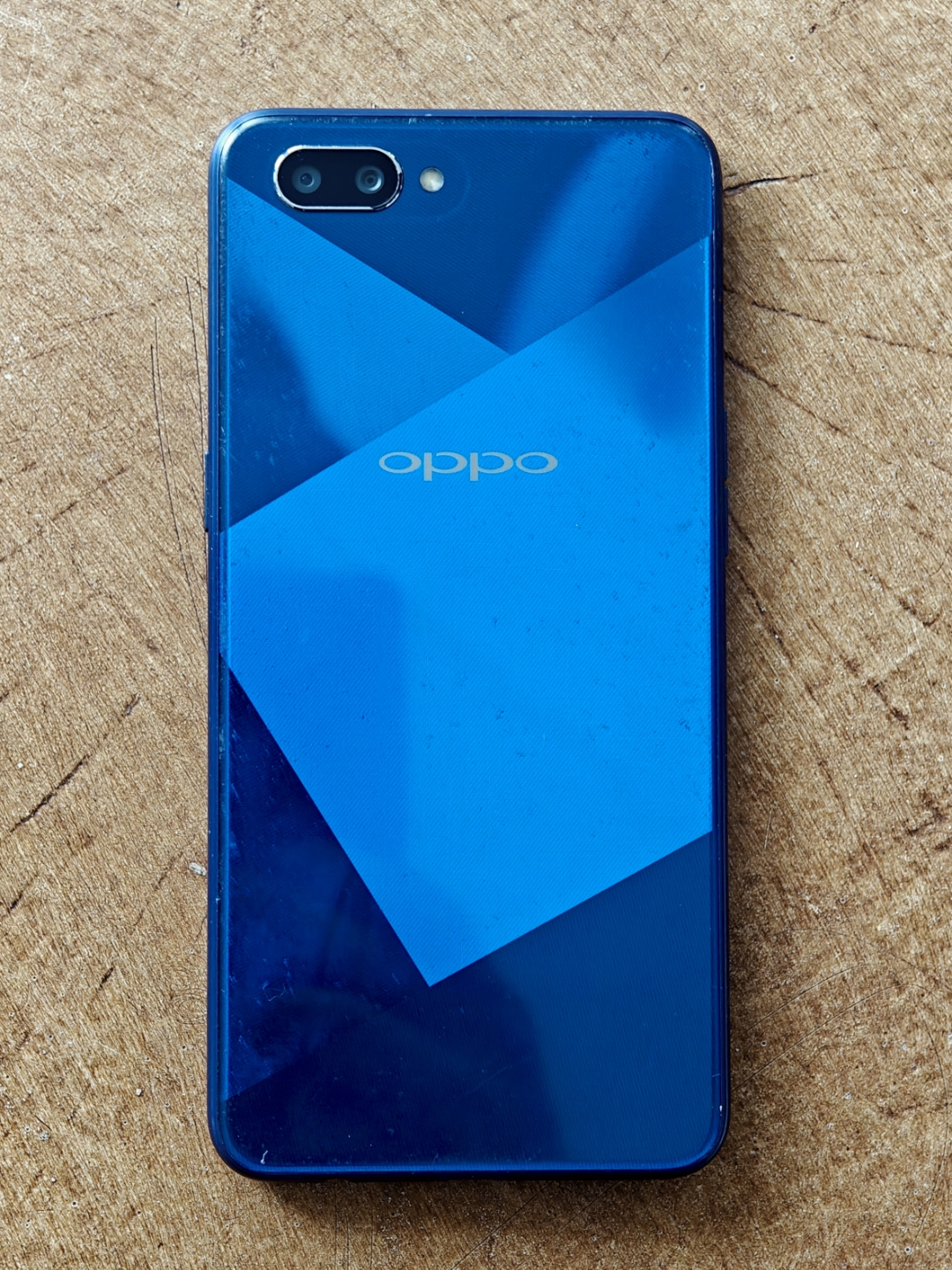 用一部2018年的oppoa5来拍照记录