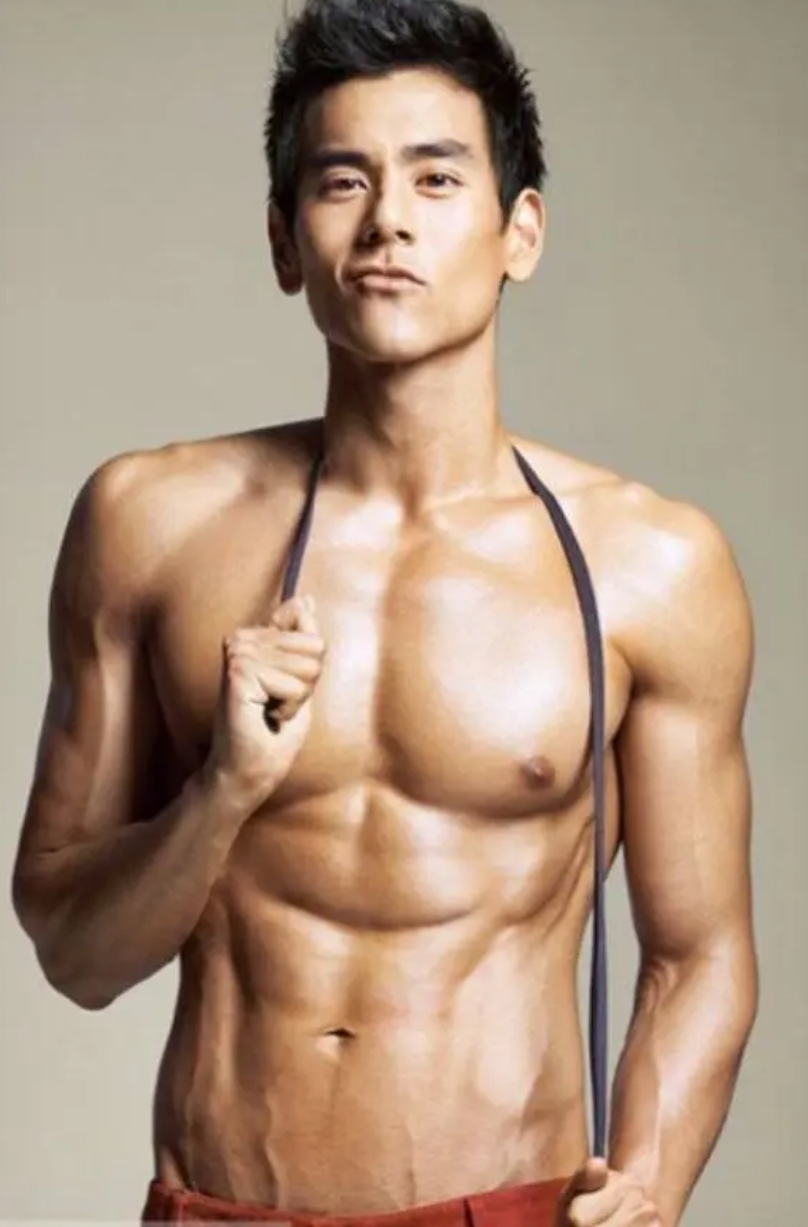 美人尖——彭于晏 有美人尖的肌肉男神彭于晏#电影# #美人尖# #男神