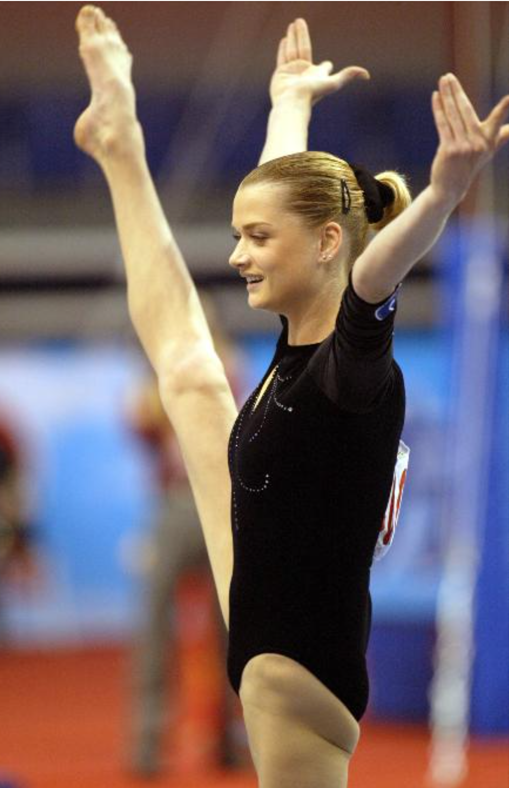 历史# 霍尔金娜是一位伟大的俄罗斯体操运动员,有"冰美人"之称