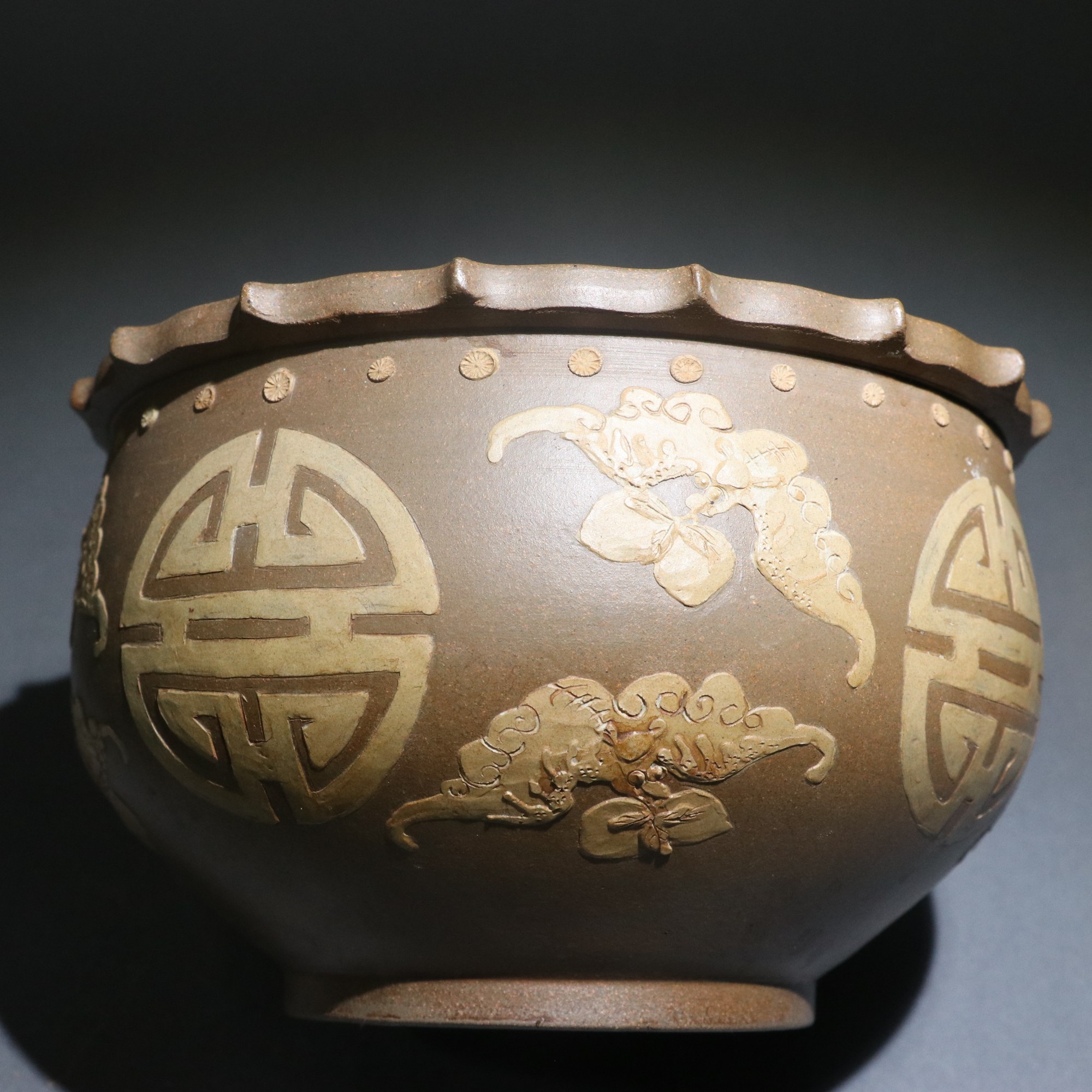 在眼前 水洗 精玉堂 尺寸:直径17厘米高11厘米