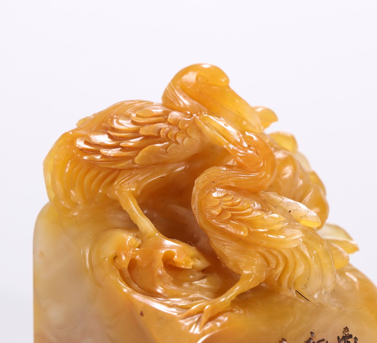 王云款寿山田黄石雕瑞兽钮印章 尺寸:高6厘米,长5.4厘米,宽4.