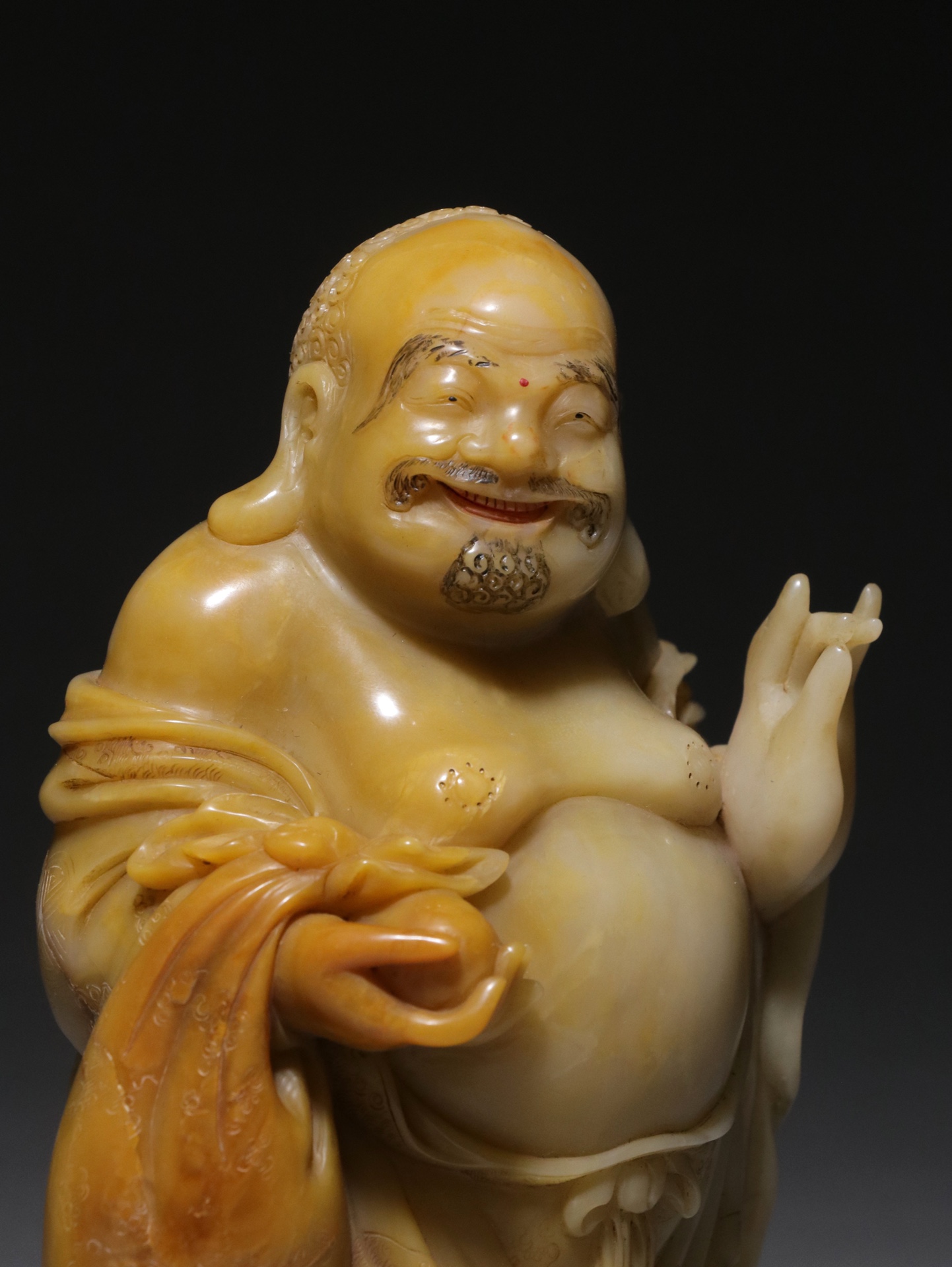 寿山芙蓉石雕刻布袋和尚立像摆件 尺寸:高15厘米,长9.7厘米,宽6.