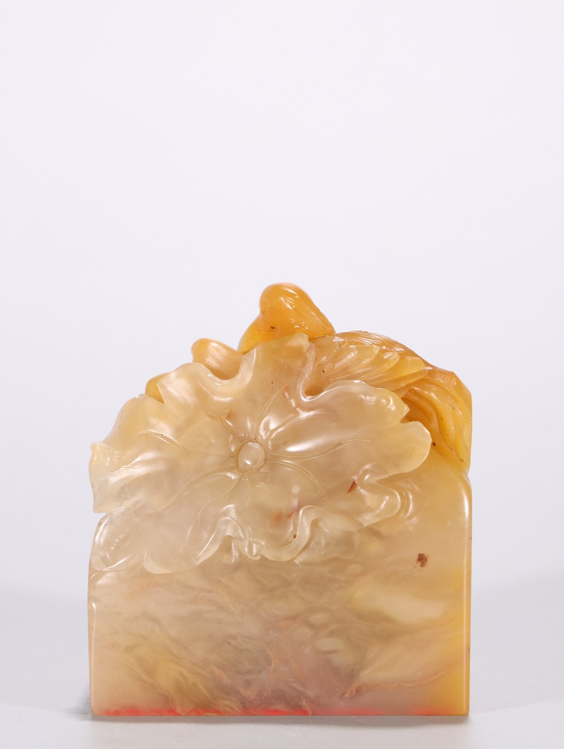 王云款寿山田黄石雕瑞兽钮印章 尺寸:高6厘米,长5.4厘米,宽4.