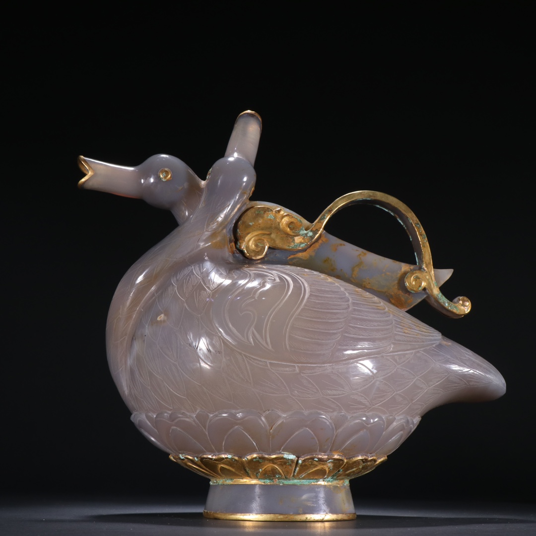辽金 玛瑙包金双鹅首壶. 规格:高21cm 长22cm 重913g