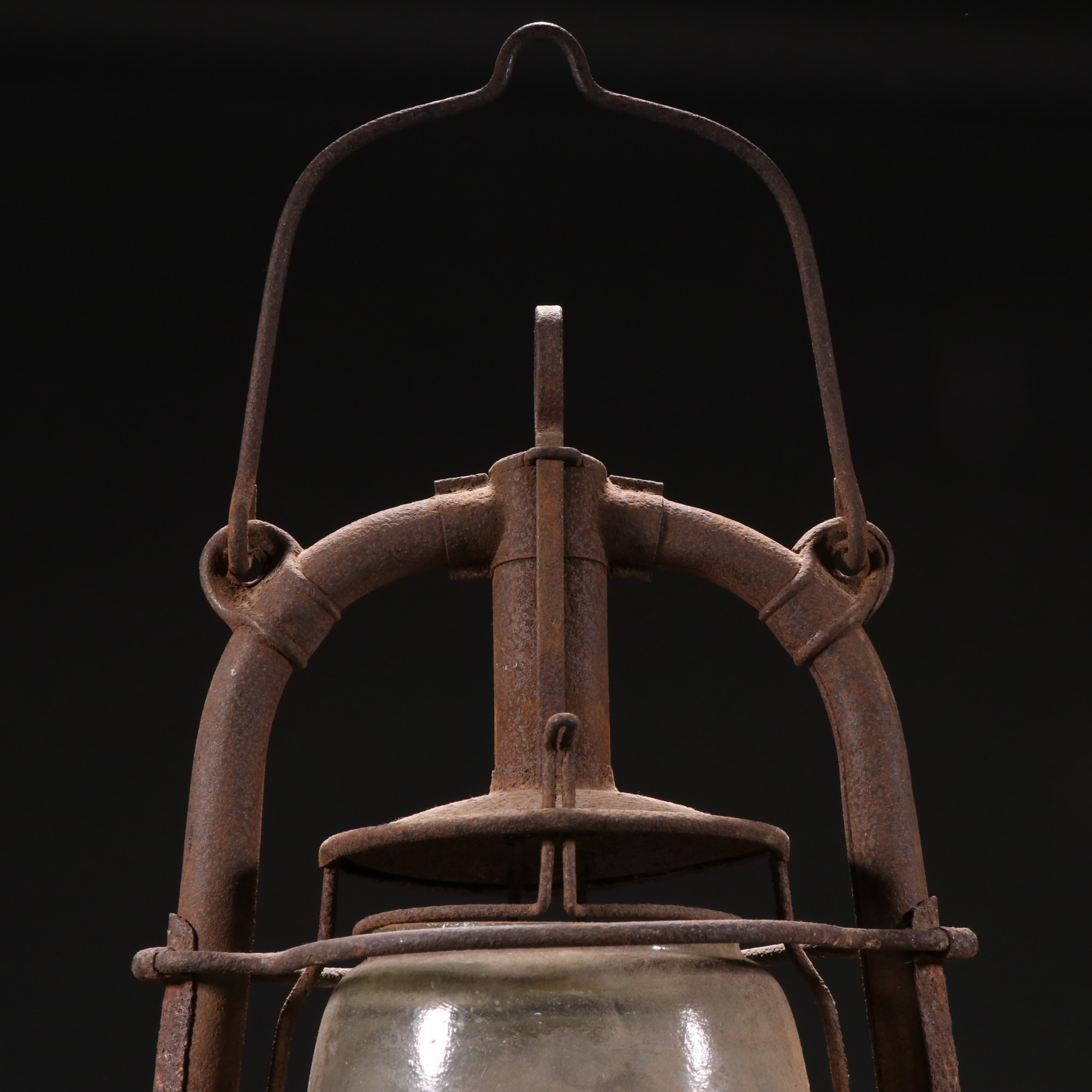 旧藏 铁制老煤油手提灯. 规格:高45㎝宽19㎝重1267g