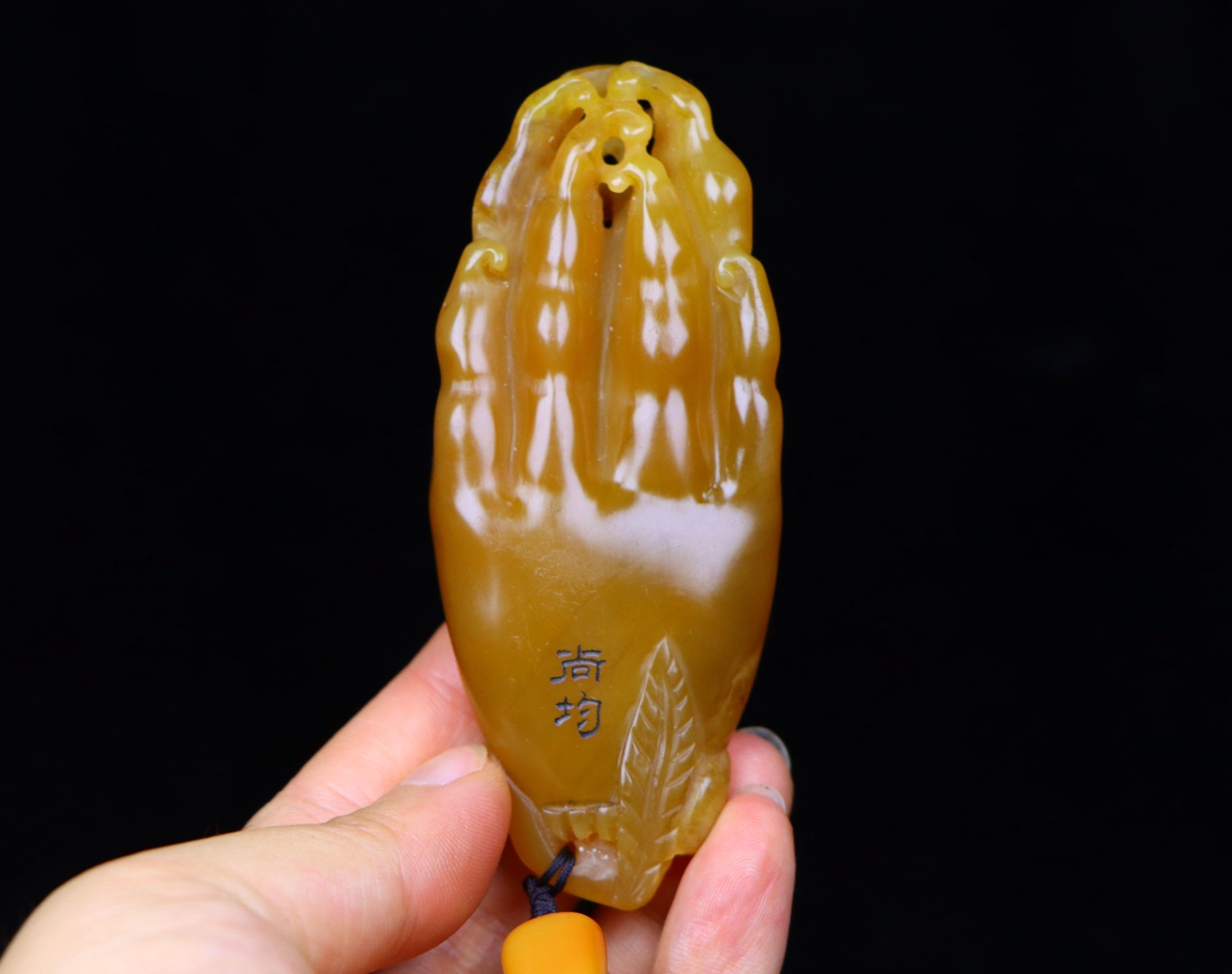 旧藏精品收藏篆刻寿山石田黄石佛手挂件b0059a106 尺寸:93mm38mm13mm