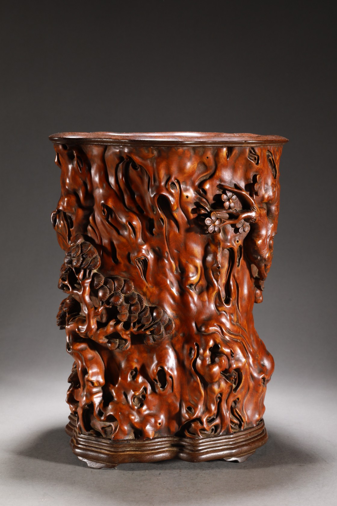 黄杨木岁寒三友笔筒 尺寸:21×19×28cm. 重3190g