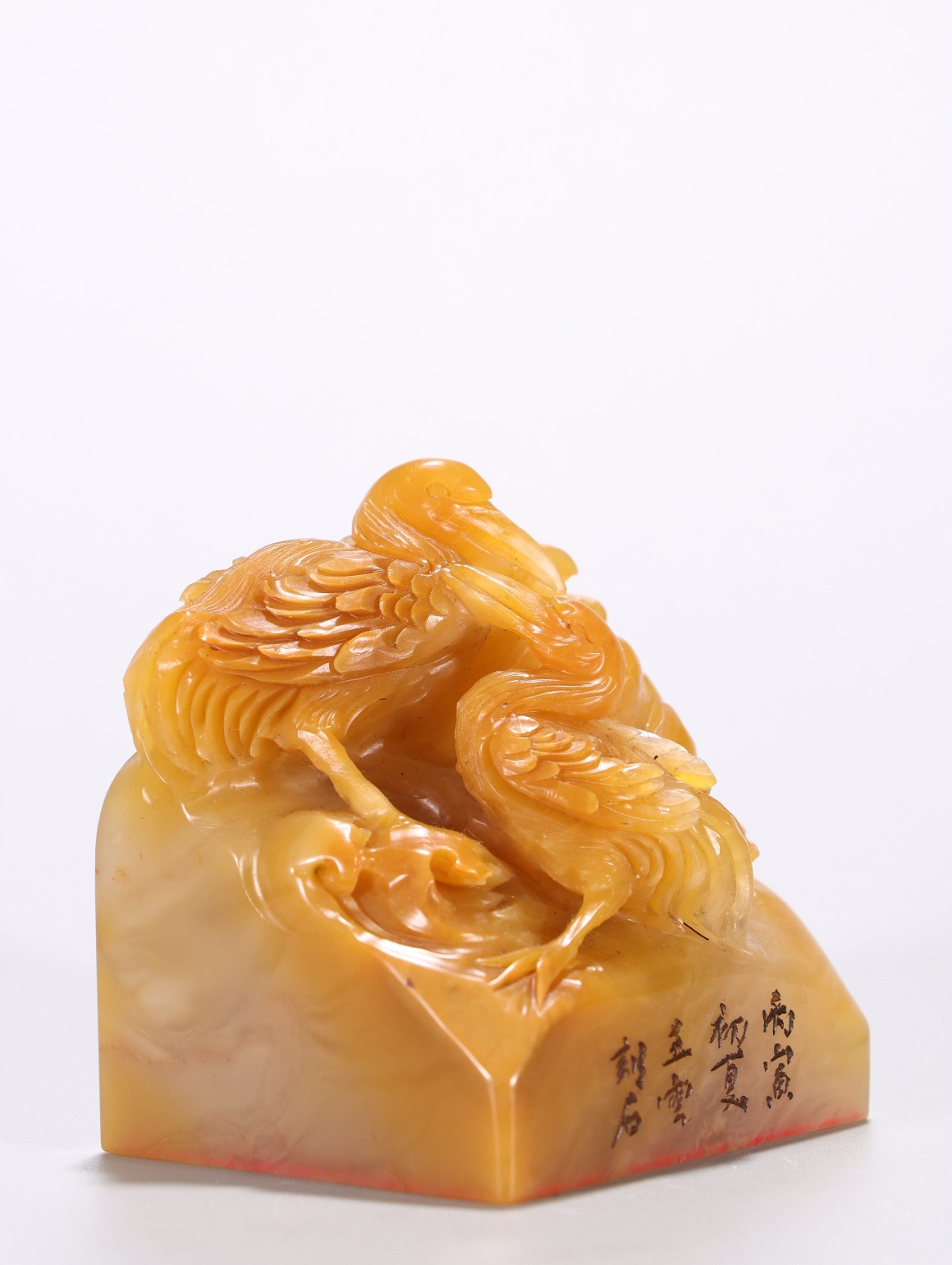 王云款寿山田黄石雕瑞兽钮印章 尺寸:高6厘米,长5.4厘米,宽4.
