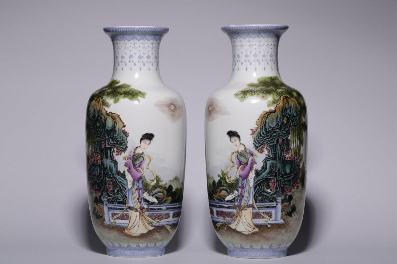 567,"赵惠民""景德镇工艺美术合作社 出品" 粉彩仕女图赏瓶一对 高28