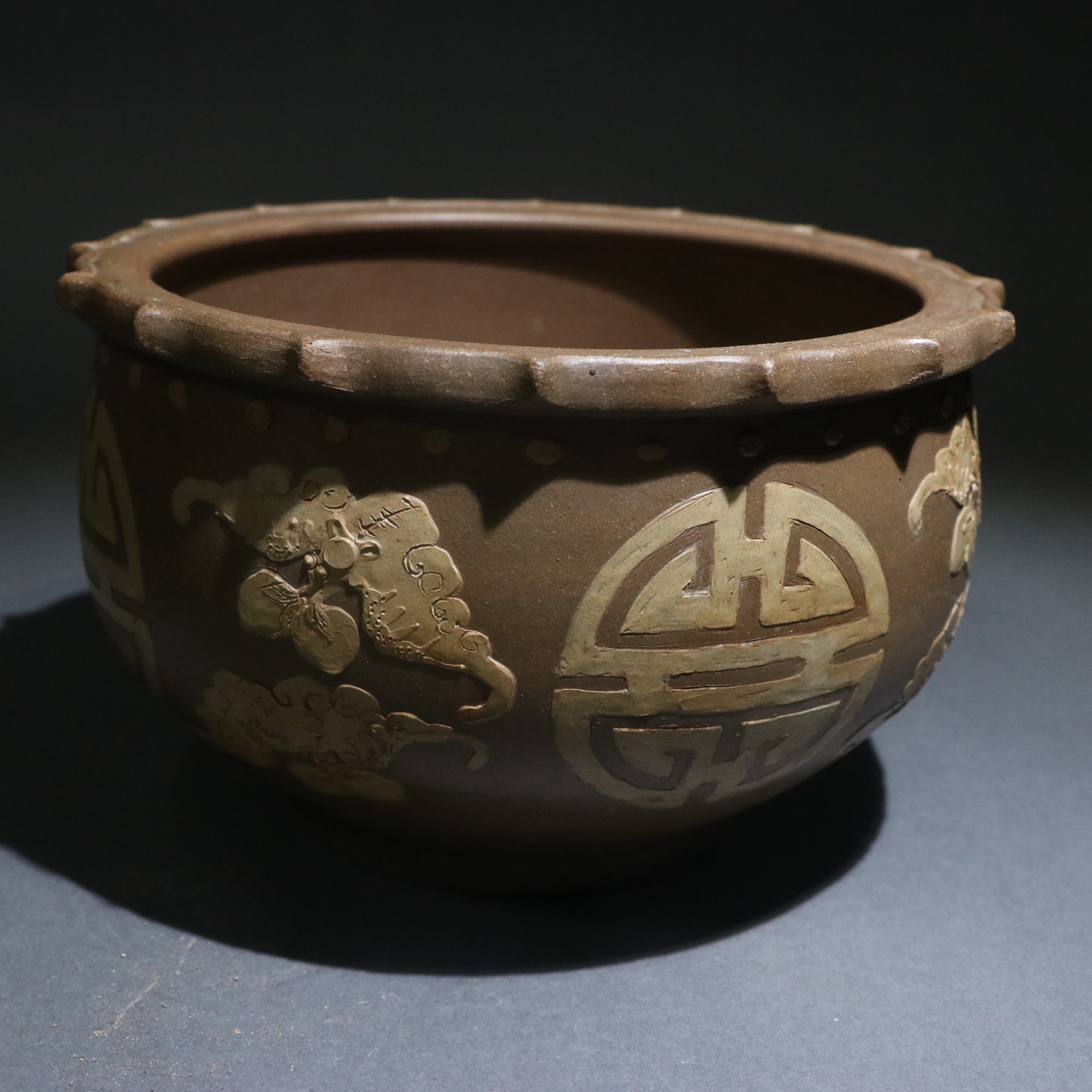 在眼前 水洗 精玉堂 尺寸:直径17厘米高11厘米