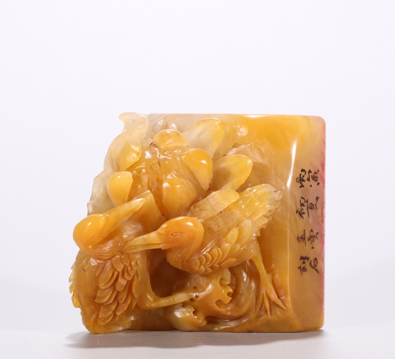 王云款寿山田黄石雕瑞兽钮印章 尺寸:高6厘米,长5.4厘米,宽4.