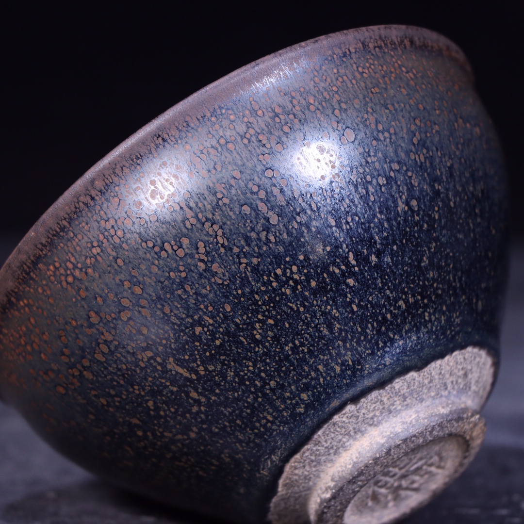 宋建窑黑釉鹧鸪斑茶盏. 尺寸:直径12.5厘米,高7.4厘米.[玫瑰]