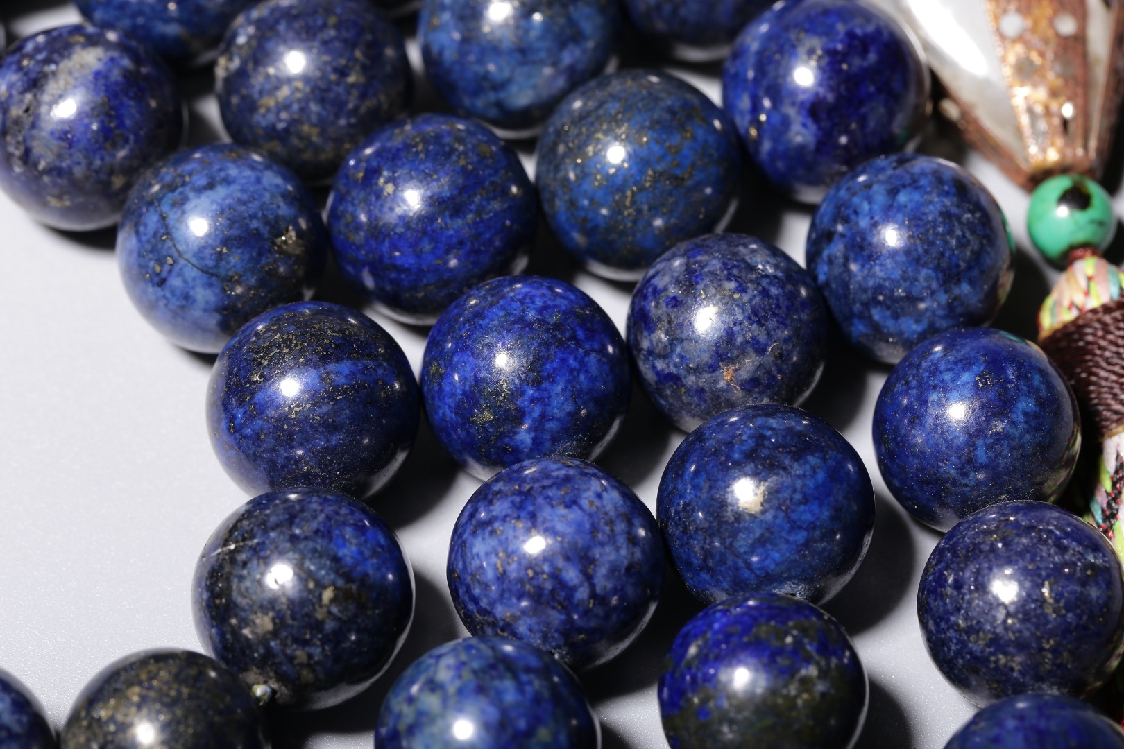 青金石朝珠 总长115厘米,珠径1.3厘米,重575克