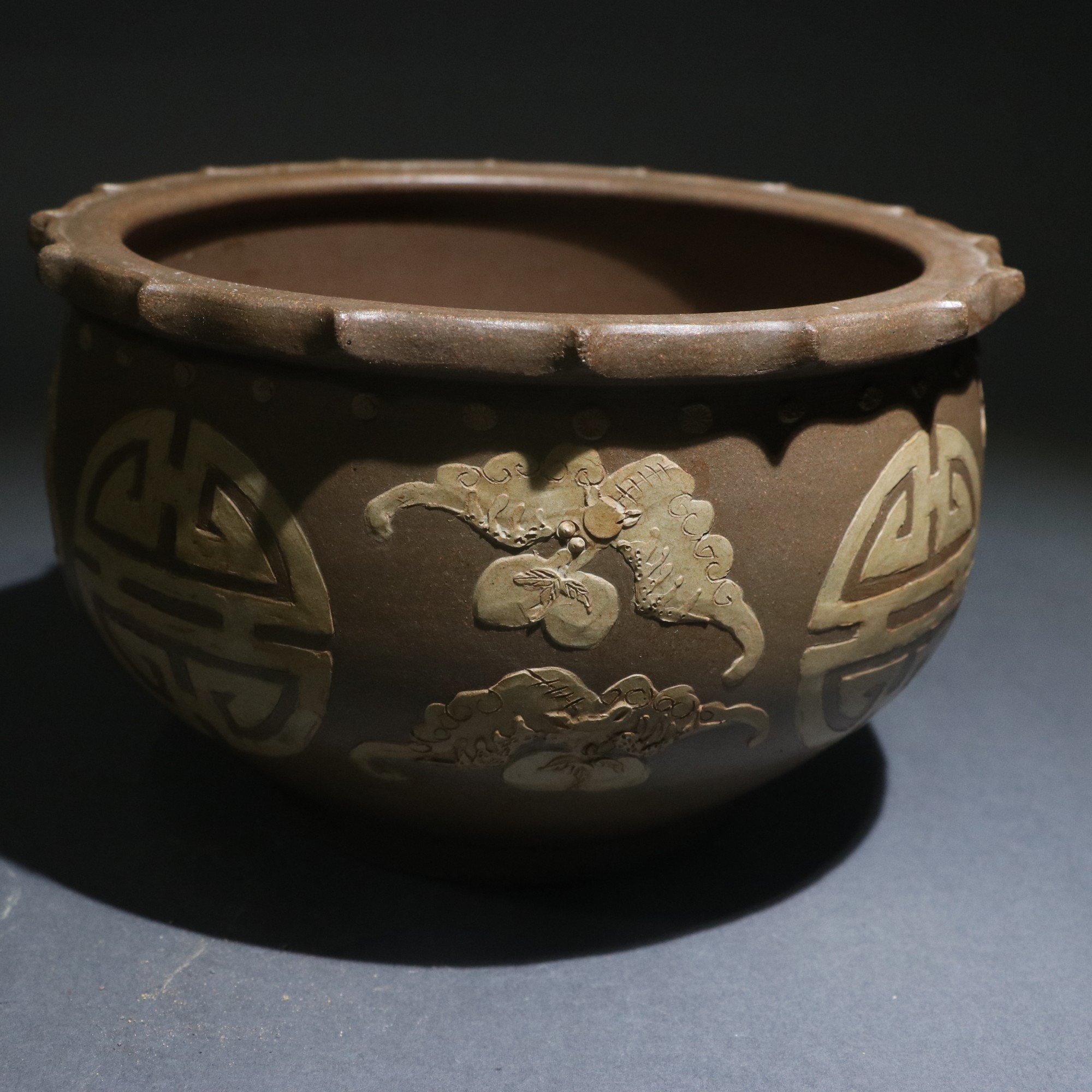 在眼前 水洗 精玉堂 尺寸:直径17厘米高11厘米