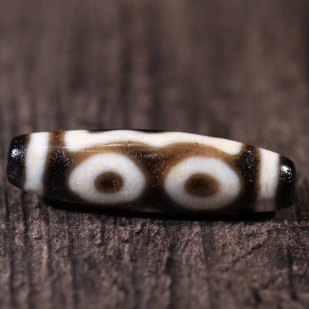 16上肯超顶精品佛三眼天珠 尺寸:37.1*10.