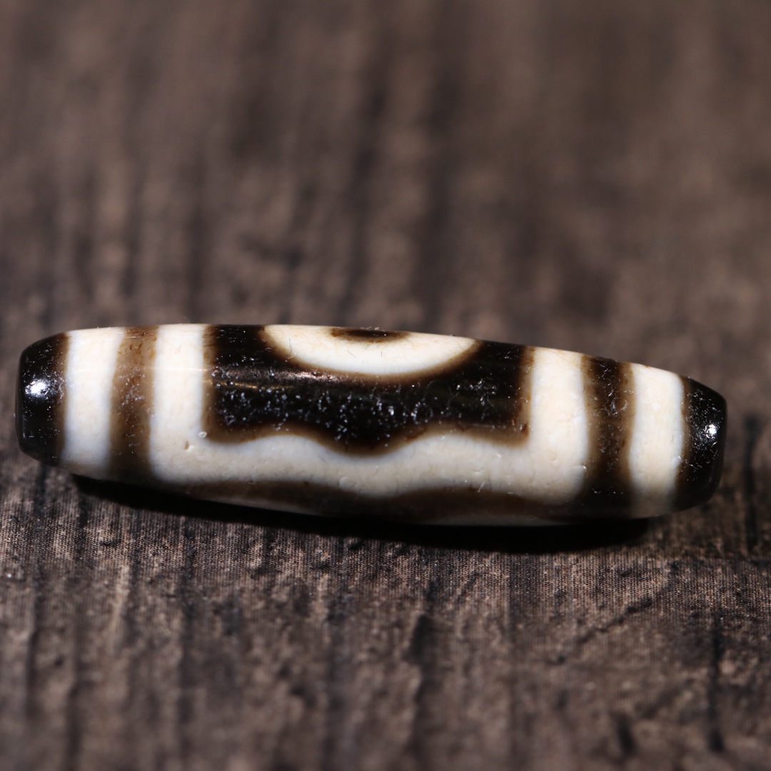 16上肯超顶精品佛三眼天珠 尺寸:37.1*10.