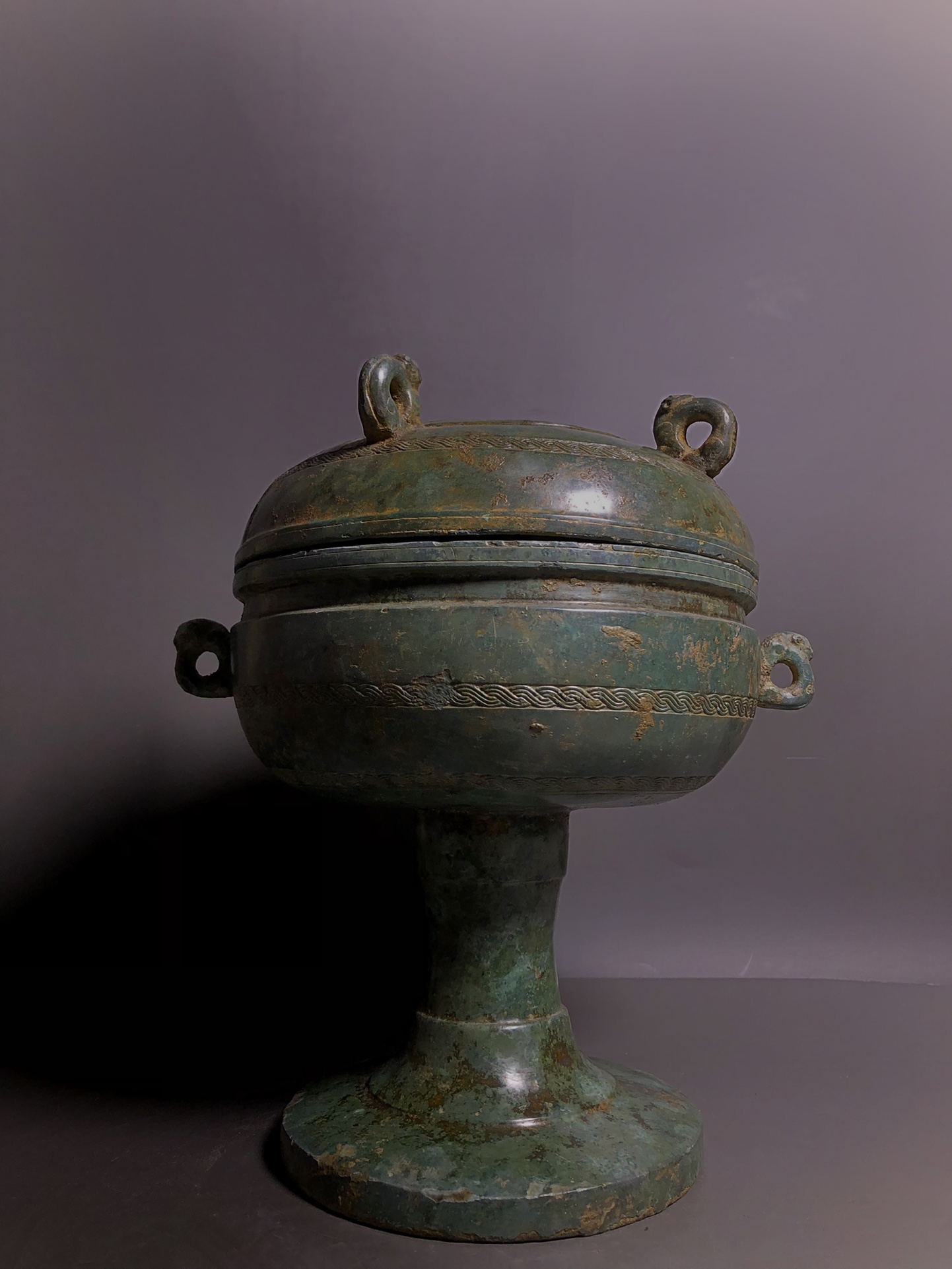 战国时期 青铜盖 豆 长25厘米 宽20厘米 高27厘米 重7斤