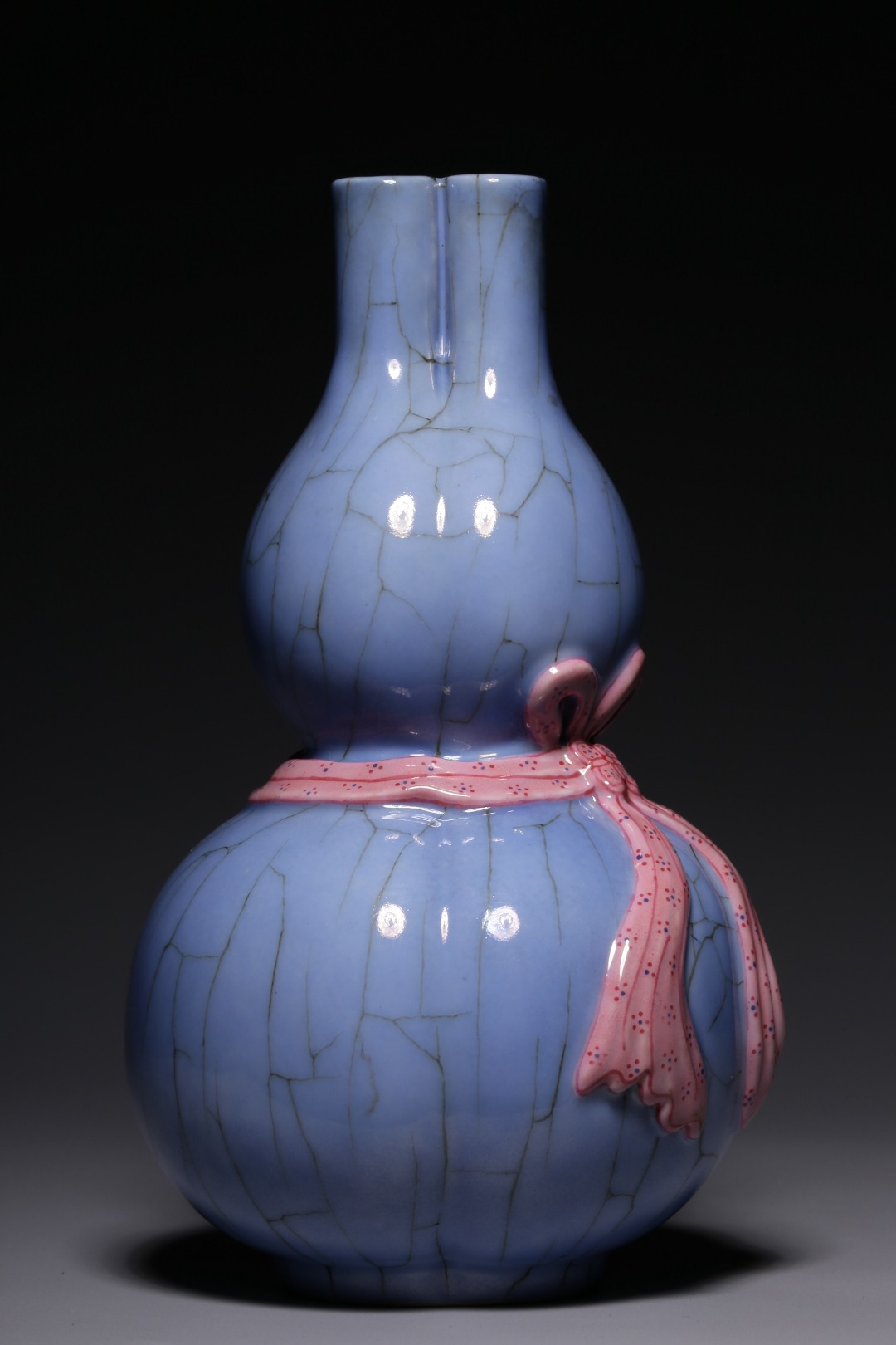 "雍正年制"蓝釉仿哥釉三管葫芦瓶 高16厘米,径9厘米,重403克