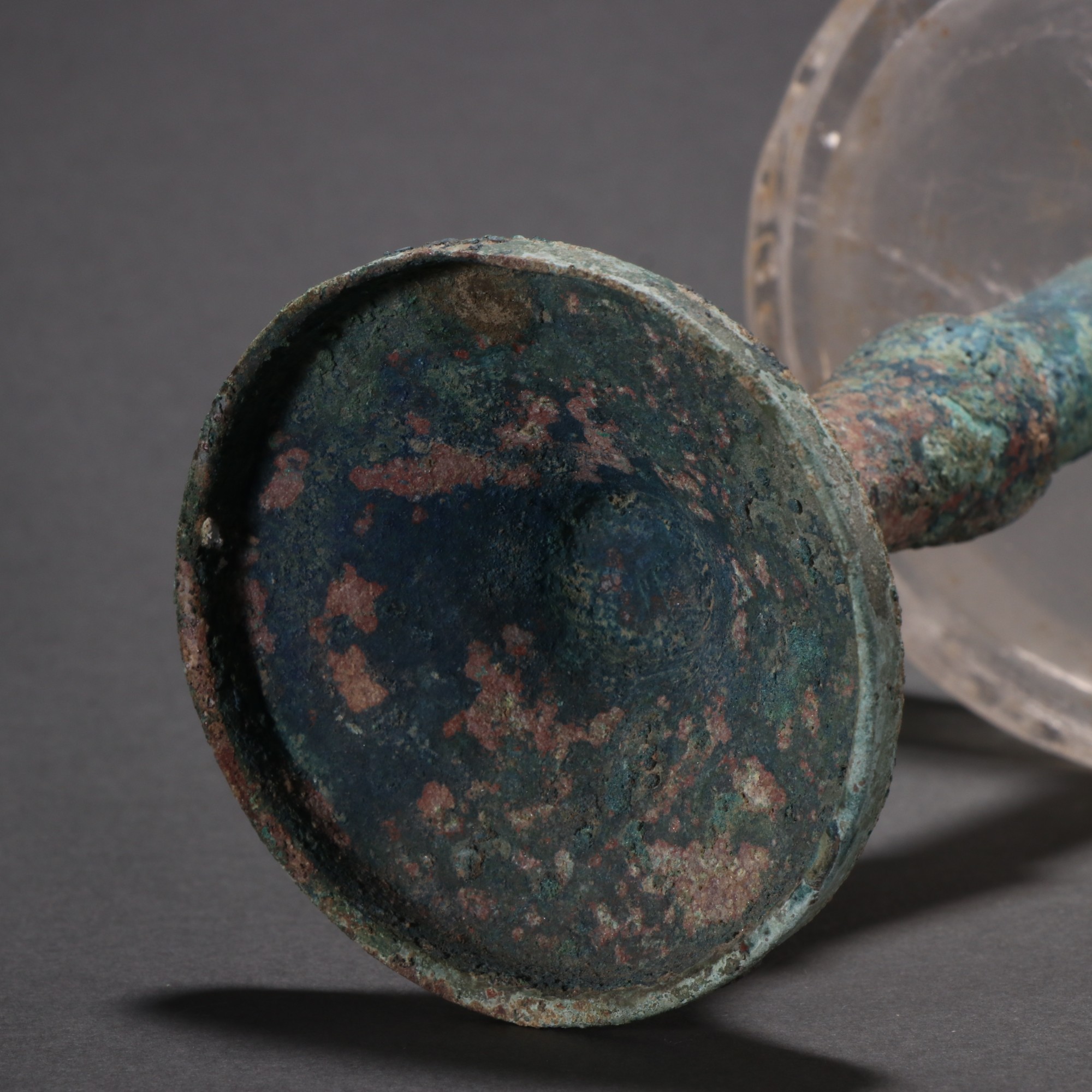 青铜镶水晶灯盏. 规格:高17.5㎝宽11.7㎝重546g